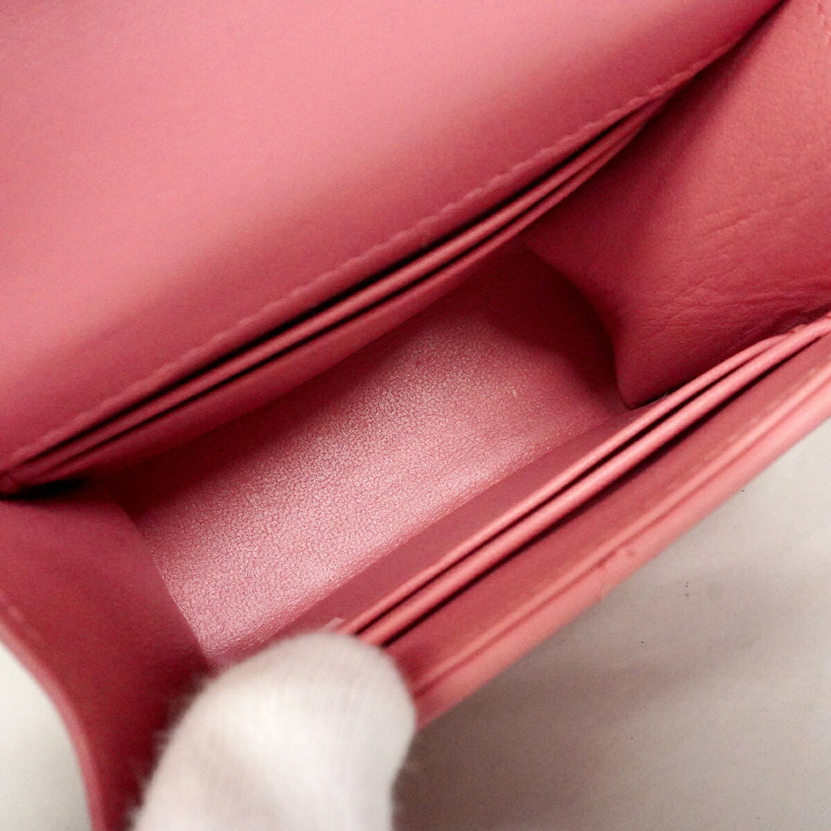Chanel Pink Leather Handbag (Pre-Owned)