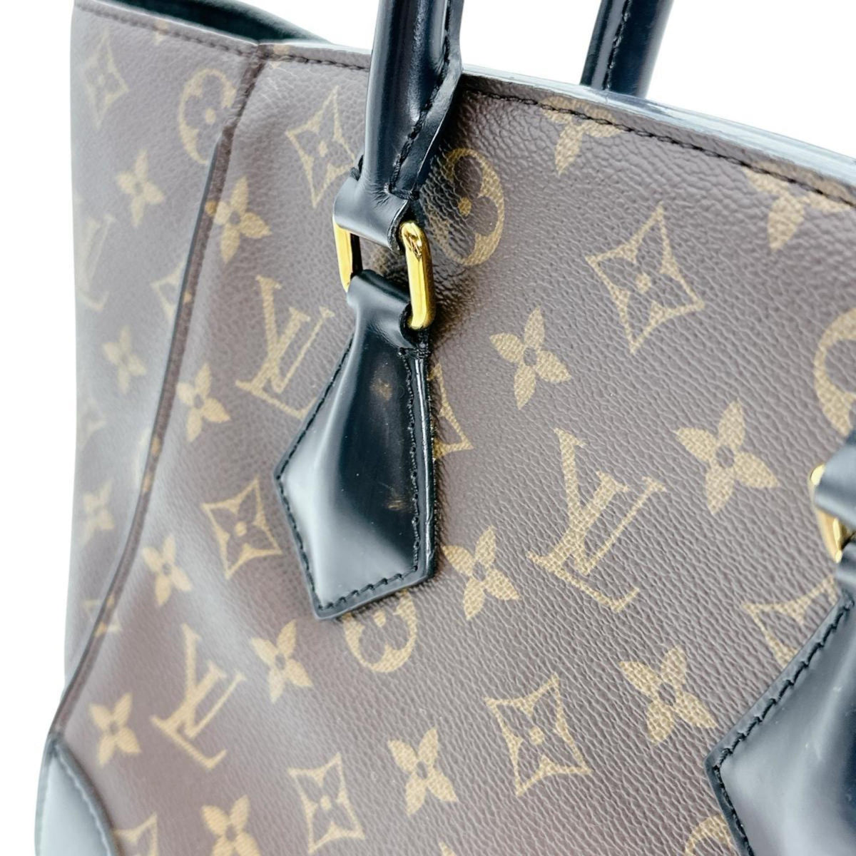 Louis Vuitton Brown Monogram Canvas Handbag (Pre-Owned)
