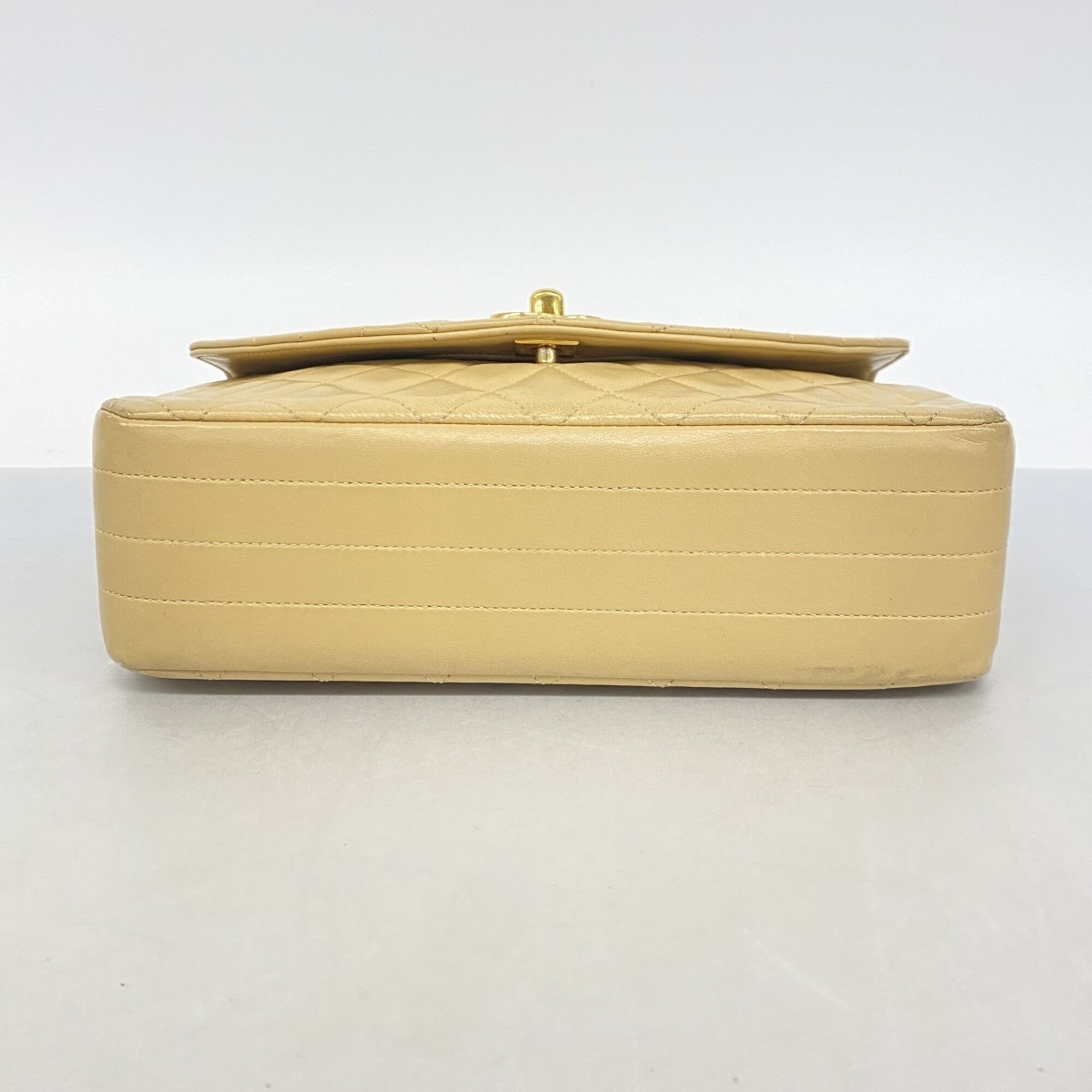 Chanel Beige Leather Shoulder Bag (Pre-Owned)
