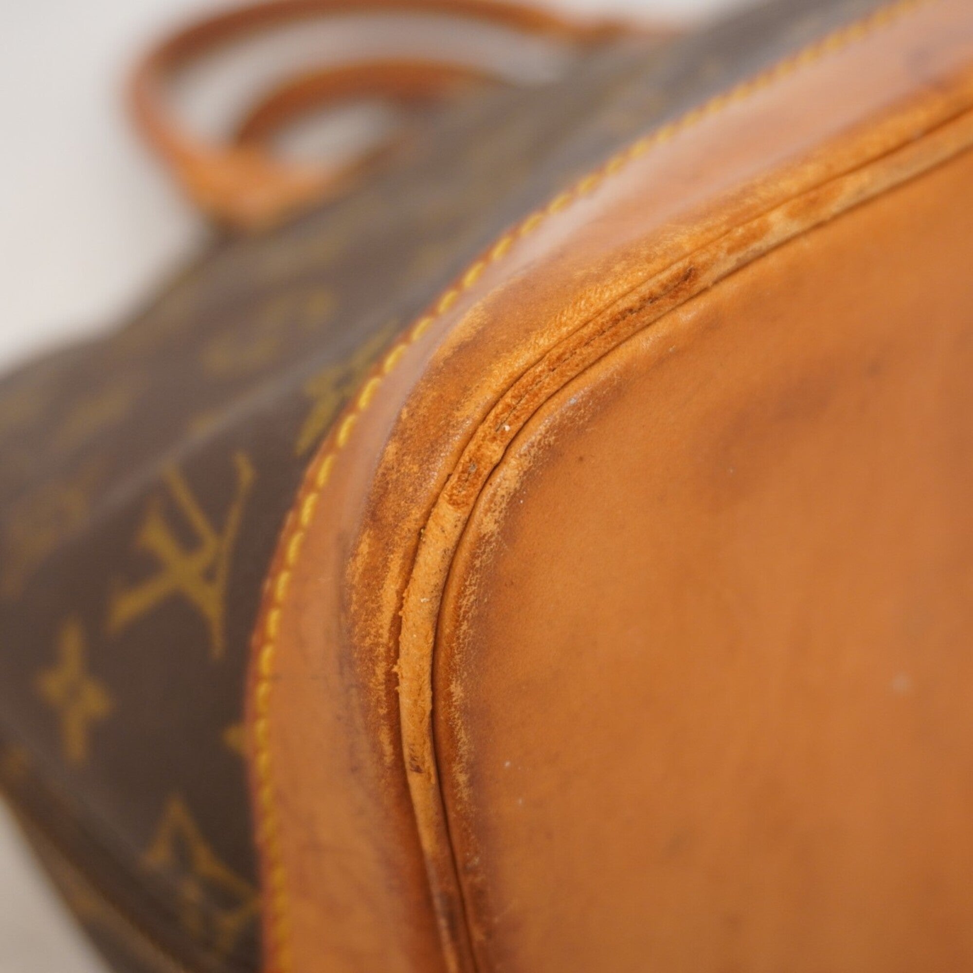Louis Vuitton Brown Handbag (Pre-Owned)