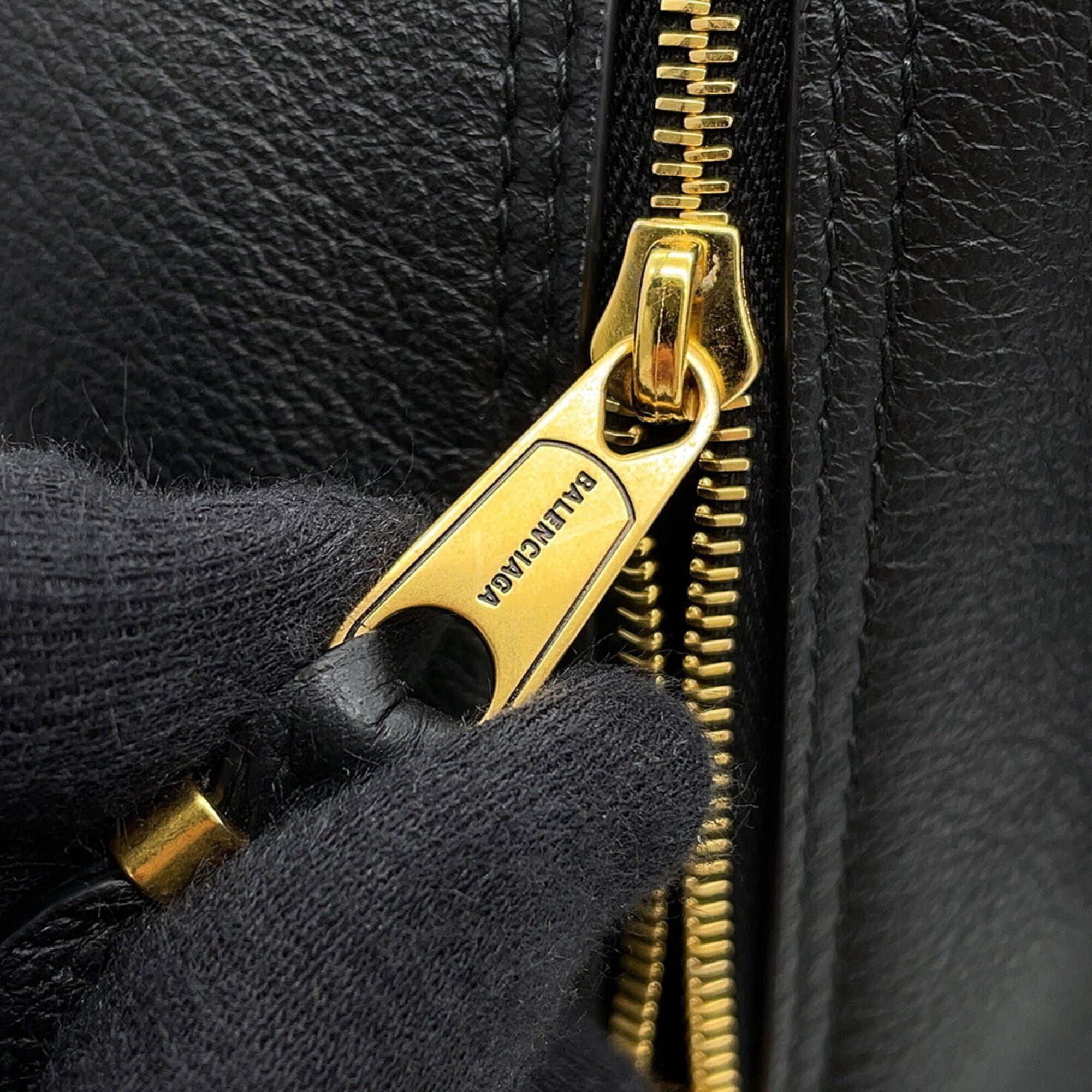 Balenciaga Black Leather Handbag Shoulder Bag (Pre-Owned)