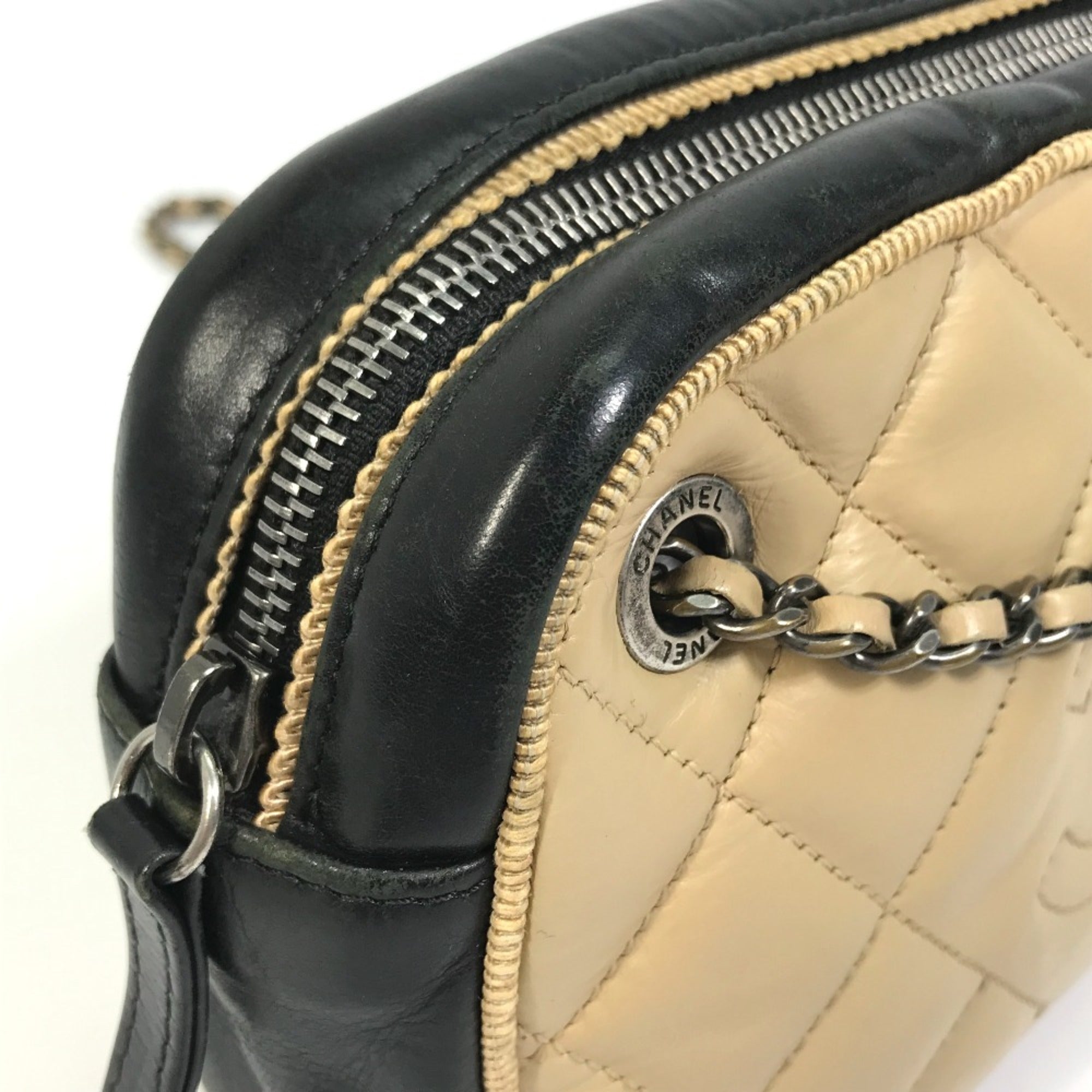 Chanel Beige Leather Shoulder Bag (Pre-Owned)