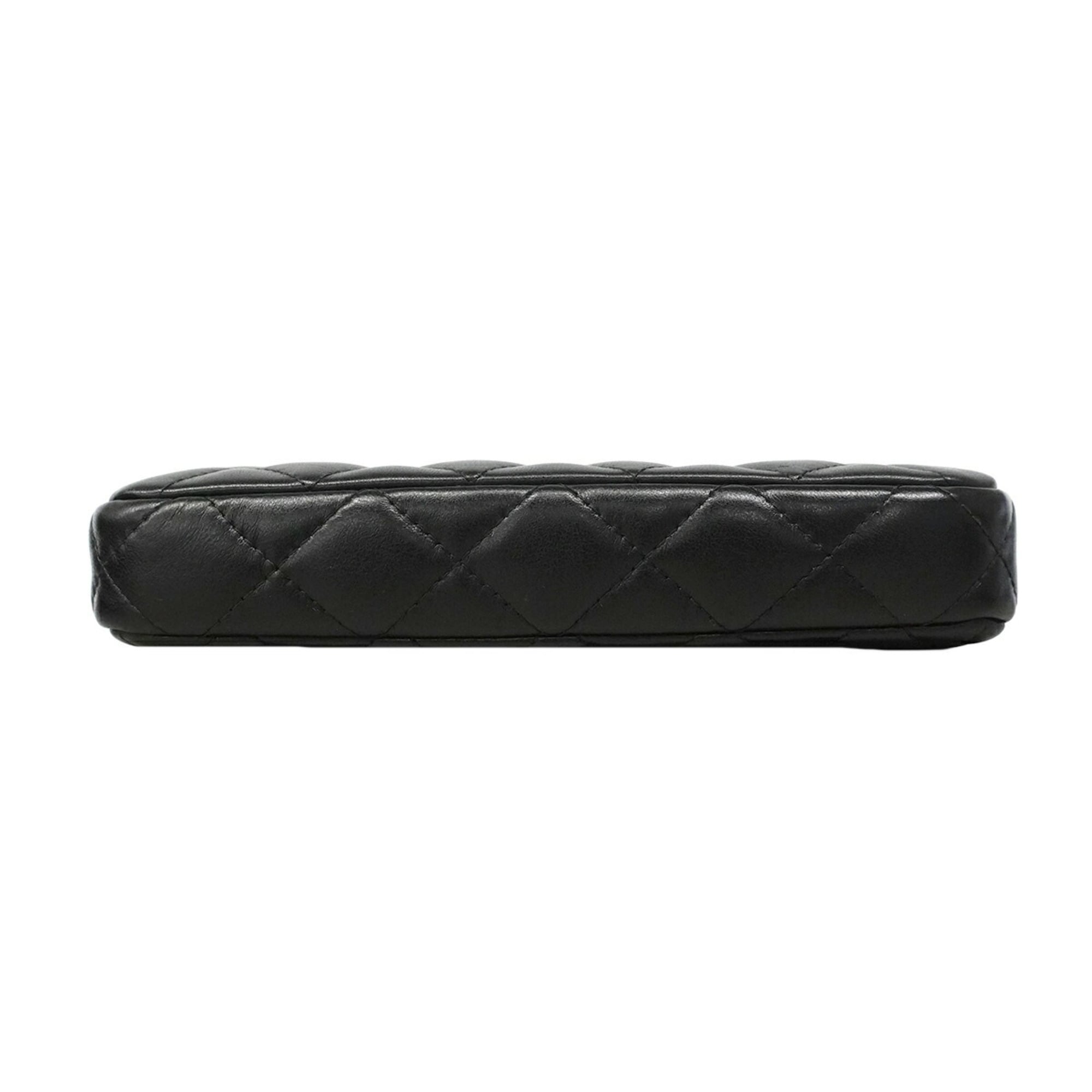 Chanel Black Leather Shoulder Bag (Pre-Owned)