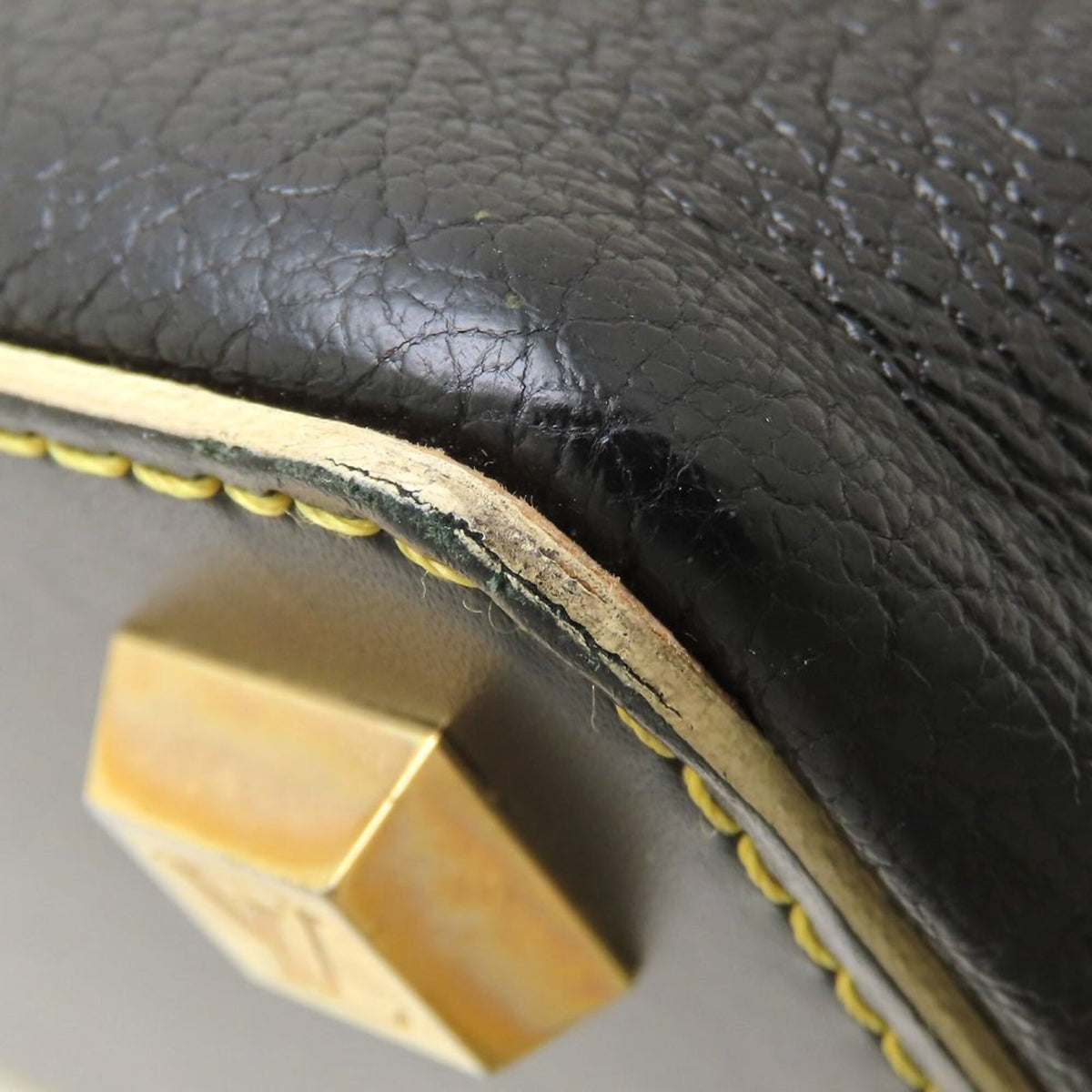 Louis Vuitton Noir Leather Shoulder Bag (Pre-Owned)