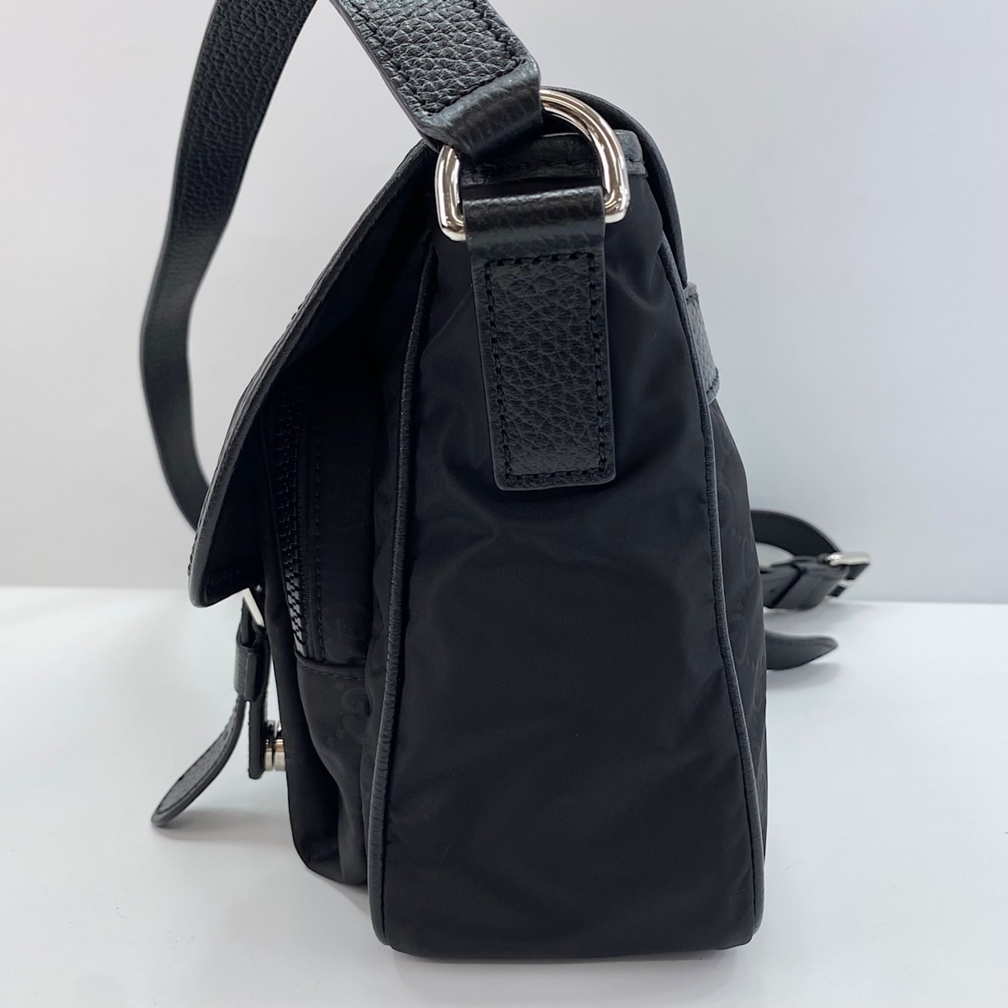 Gucci Black Shoulder Bag (Pre-Owned)