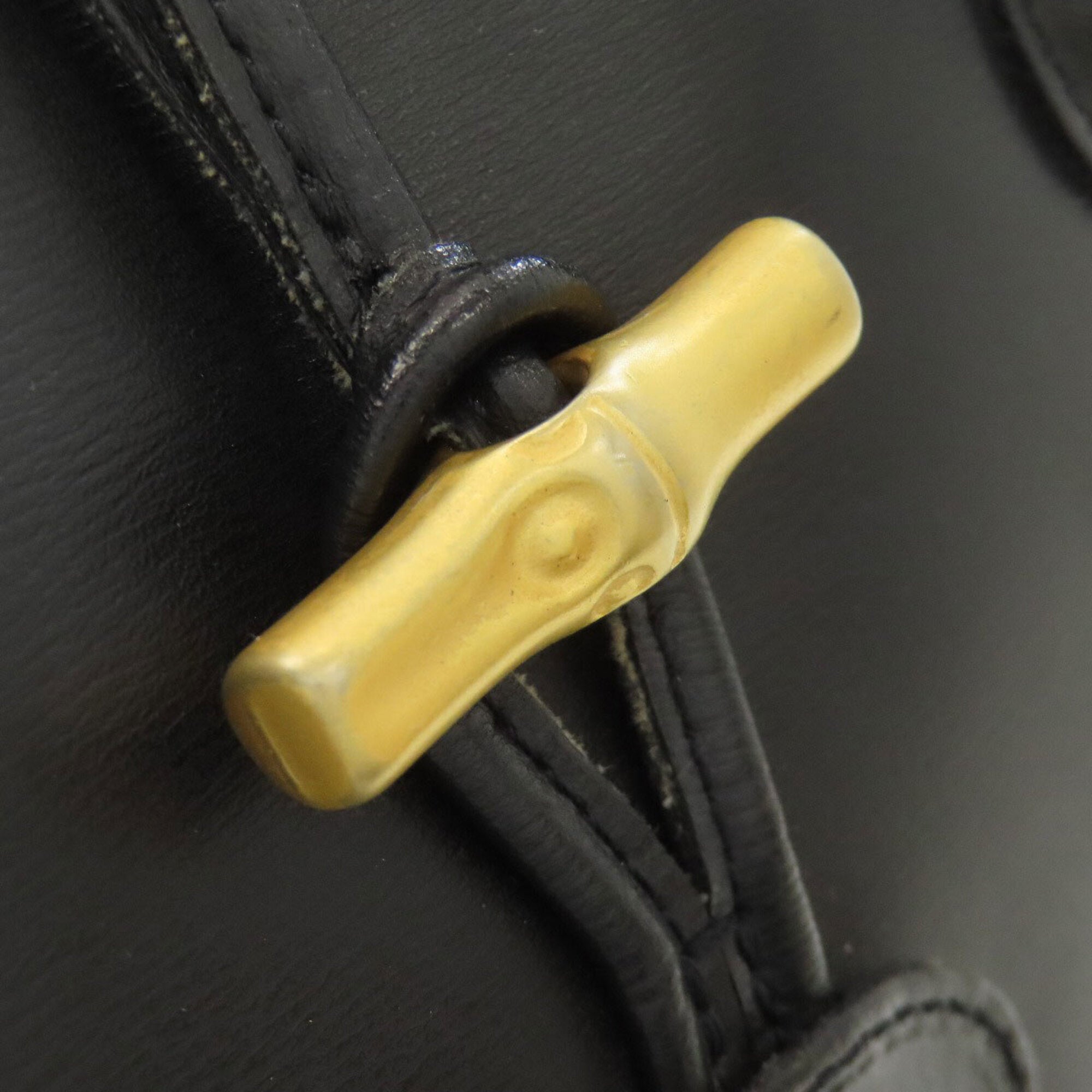 Longchamp Black Leather Handbag (Pre-Owned)