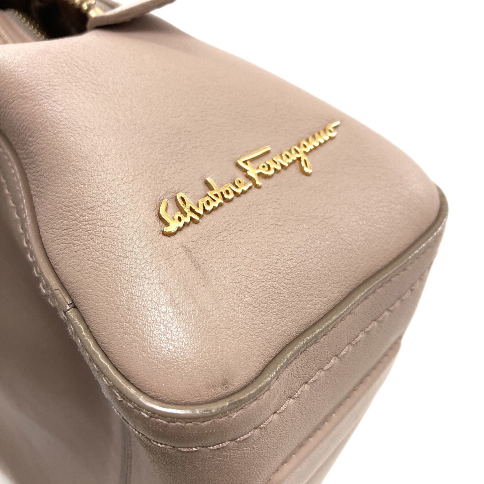 Salvatore Ferragamo Gray Leather Handbag (Pre-Owned)