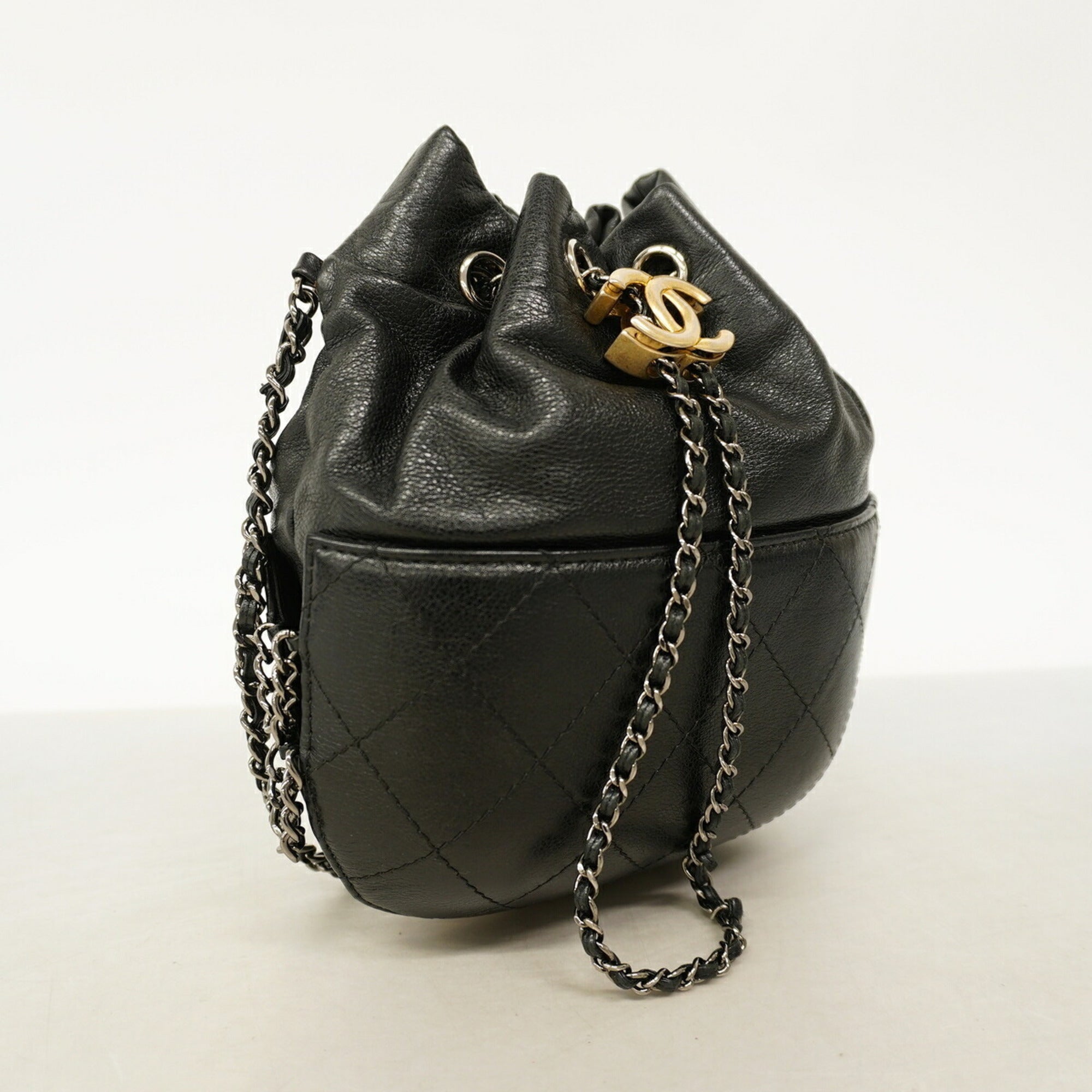 Chanel Black Leather Shoulder Bag (Pre-Owned)