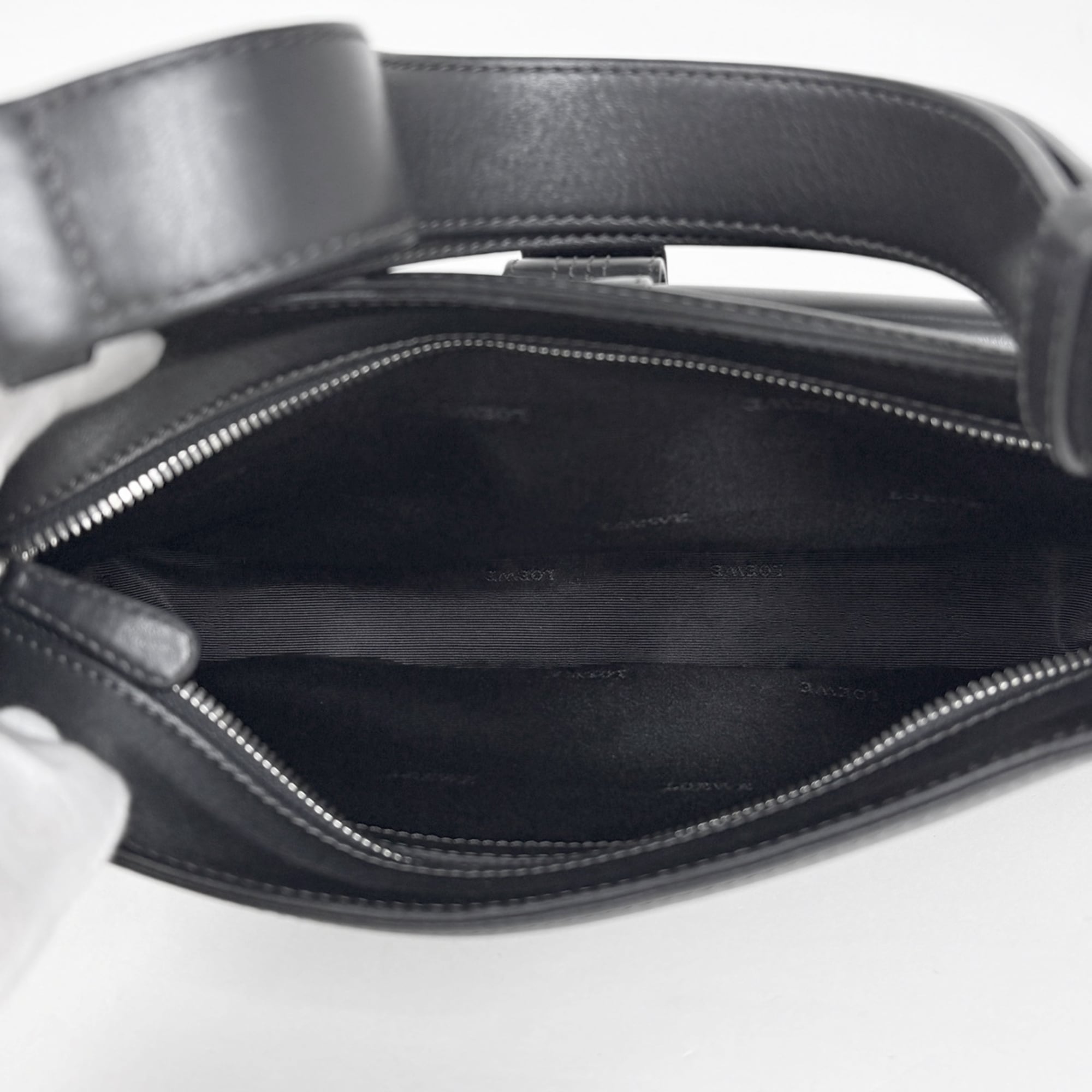 Loewe Black Leather Handbag Shoulder Bag (Pre-Owned)