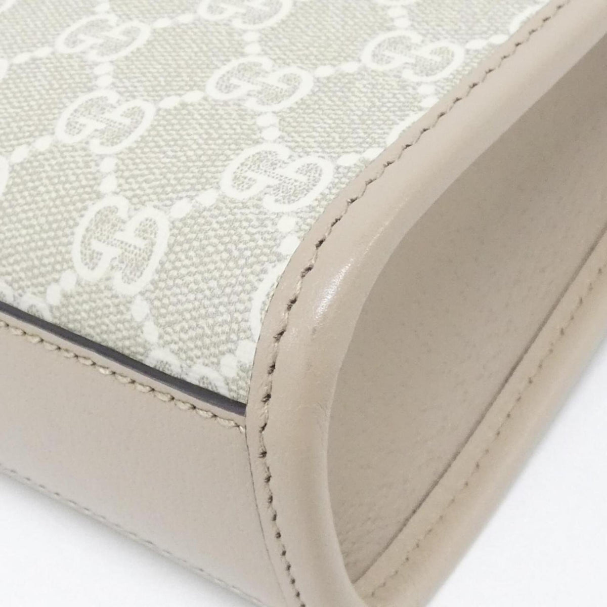 Gucci Beige White Gg Supreme Leather Handbag (Pre-Owned)