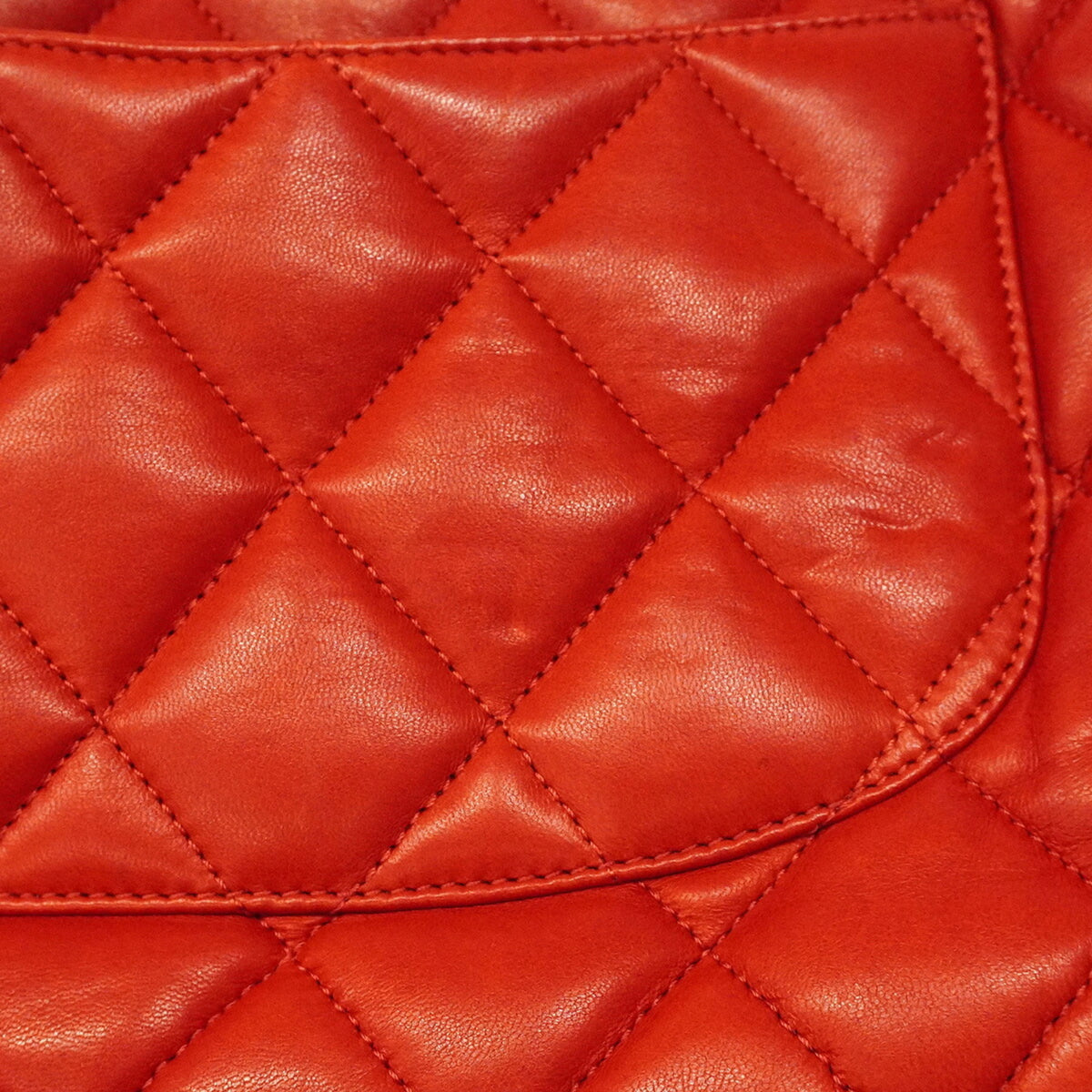 Chanel Red Color Leather Shoulder Bag (Pre-Owned)