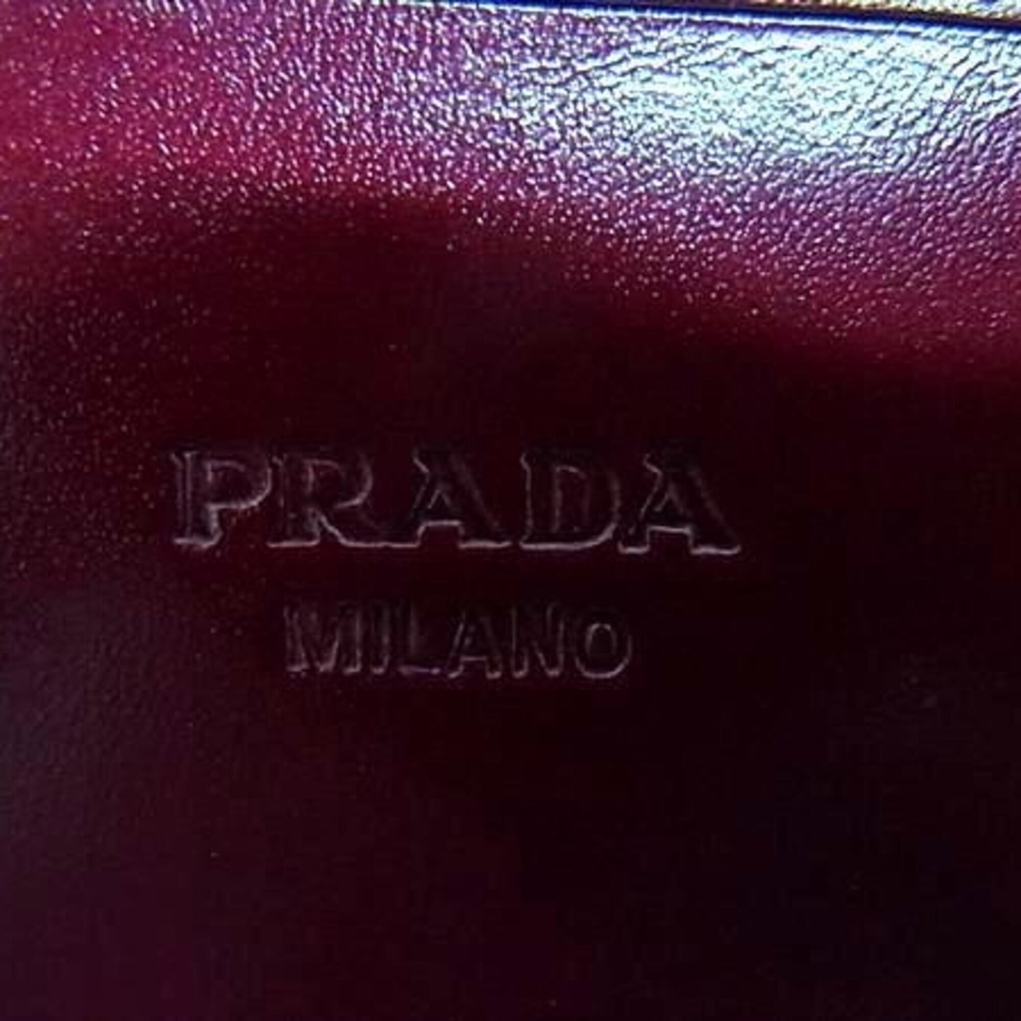 Prada Red Color Leather Long Wallet (Bi-Fold) (Pre-Owned)