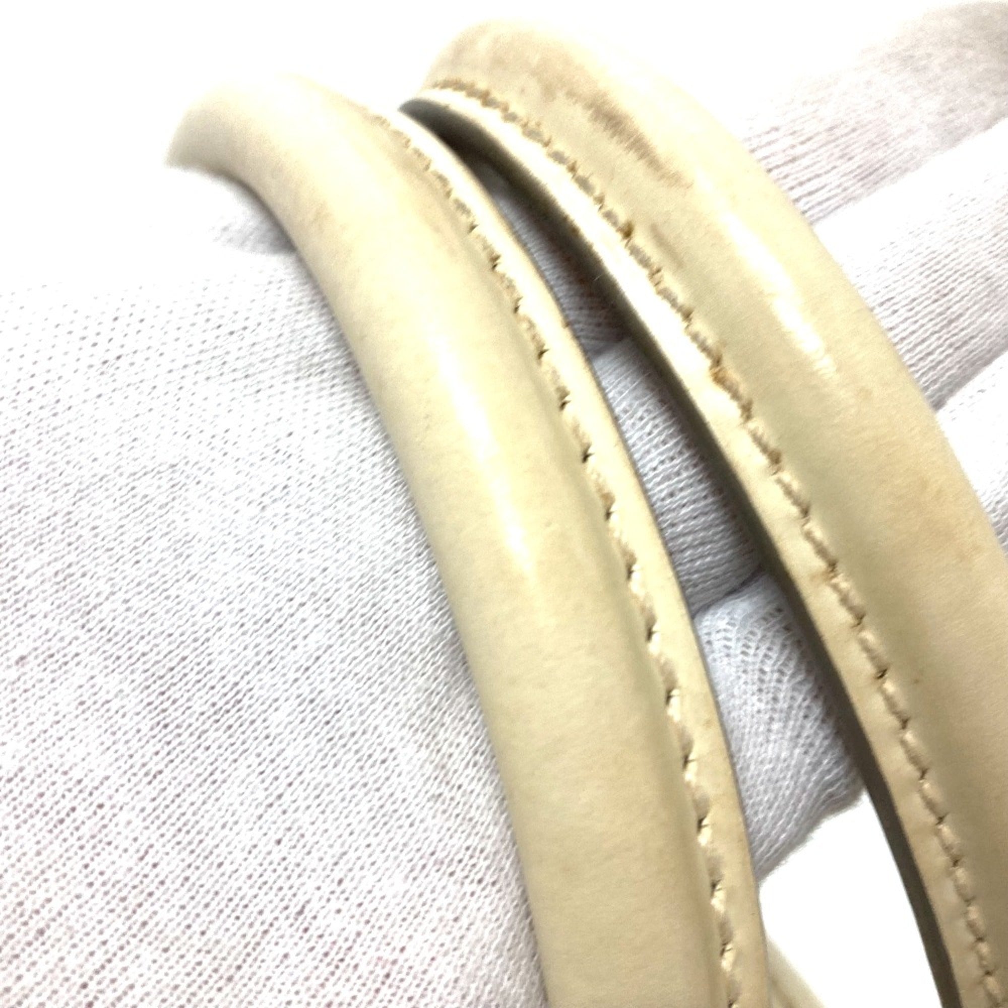 Louis Vuitton White Leather Handbag (Pre-Owned)