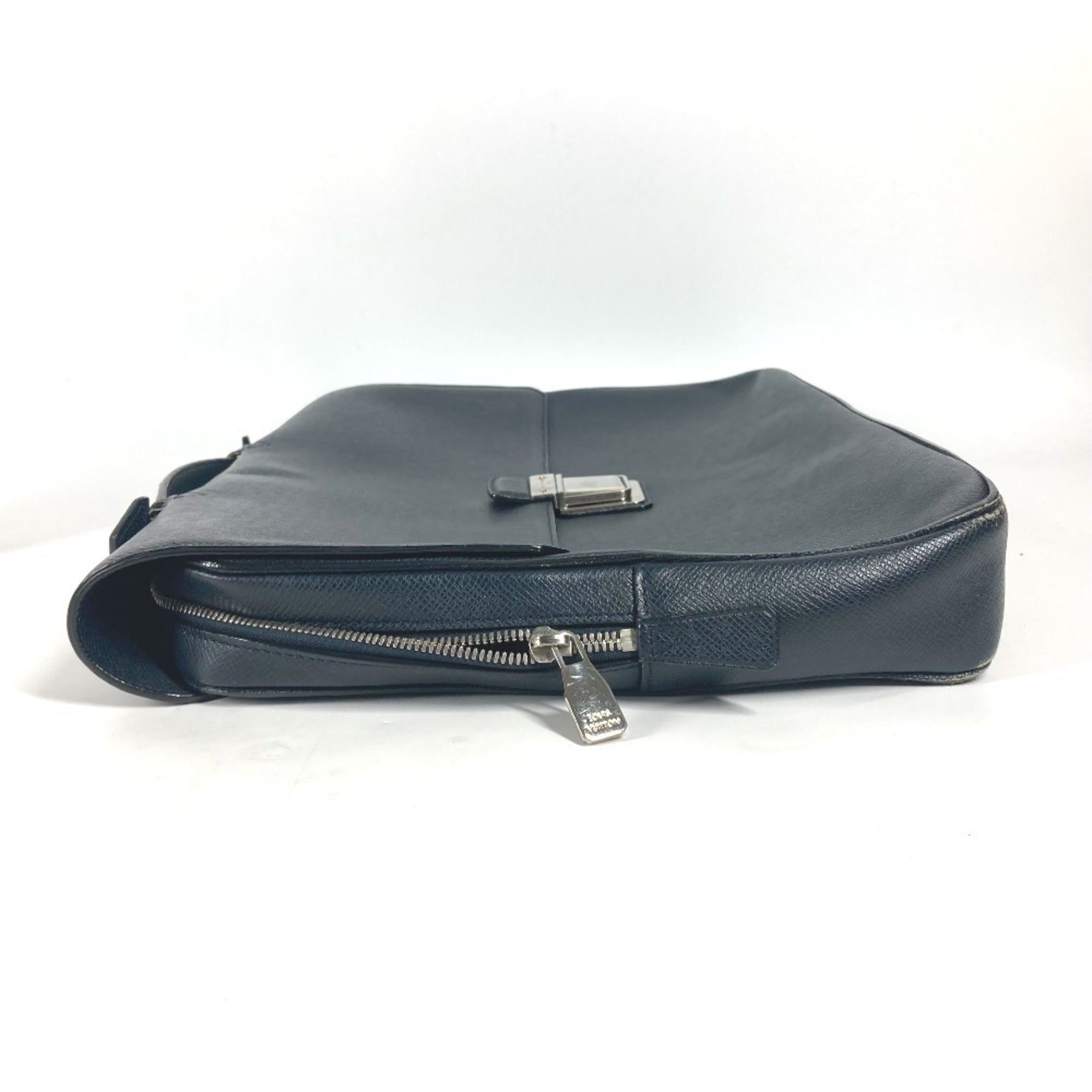 Louis Vuitton Boreal Dark Navy Taiga Leather Leather Briefcase (Pre-Owned)