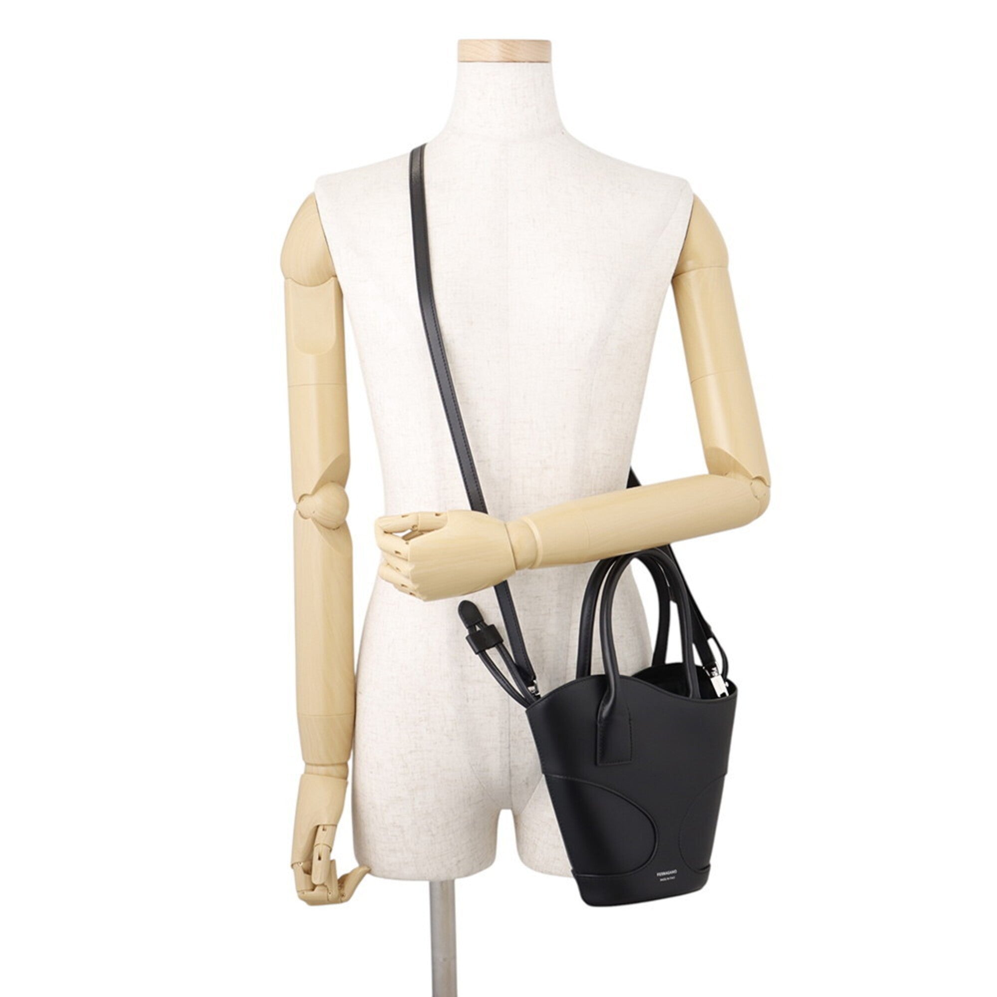 Salvatore Ferragamo Black Leather Handbag (Pre-Owned)