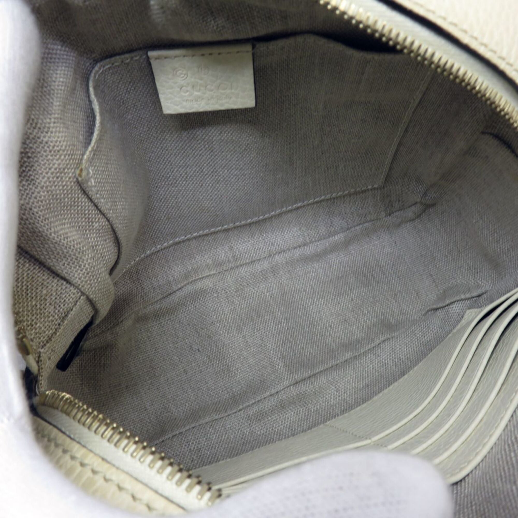 Gucci Beige Ivory Gg Canvas Shoulder Bag (Pre-Owned)