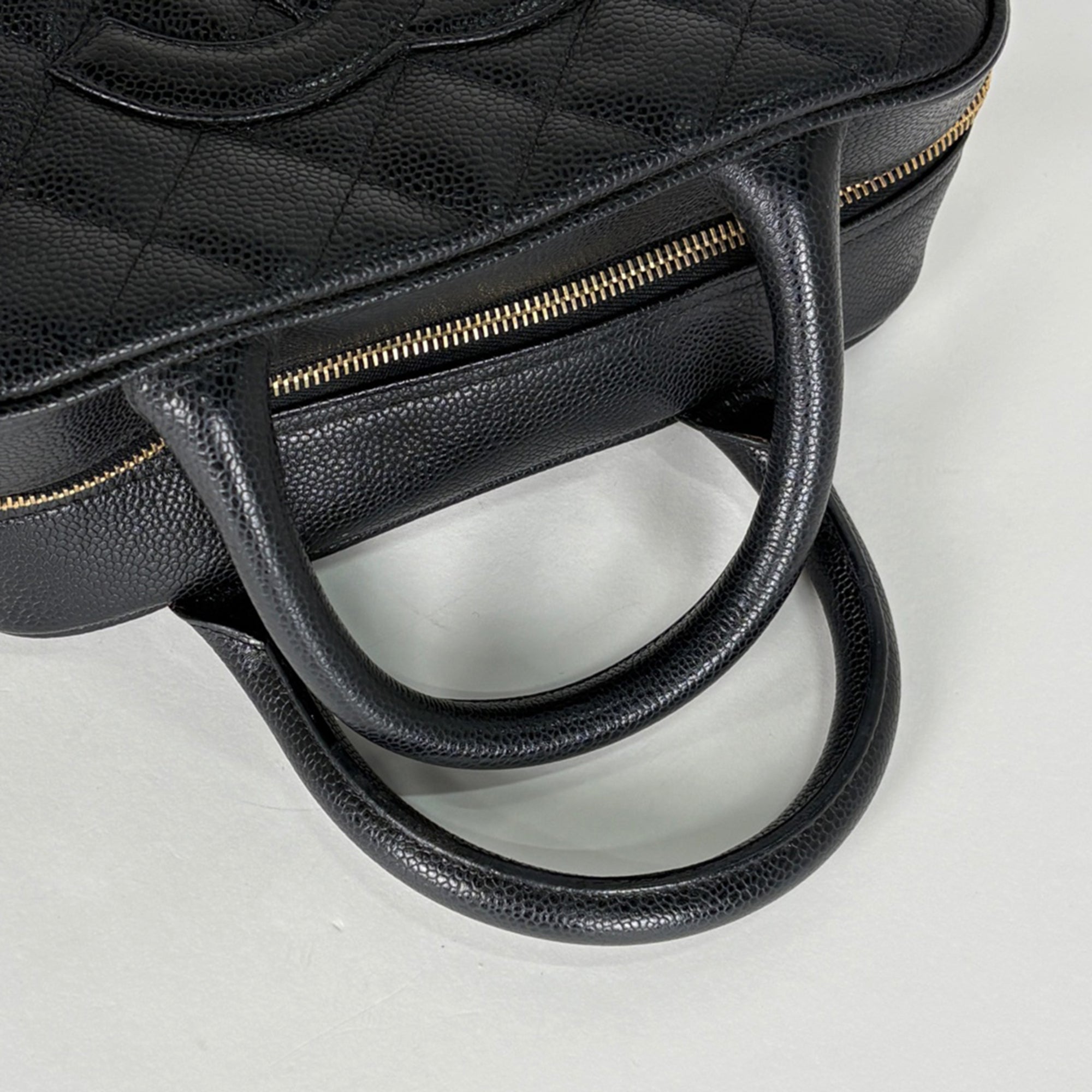 Chanel Black Grained Calfskin Handbag (Pre-Owned)