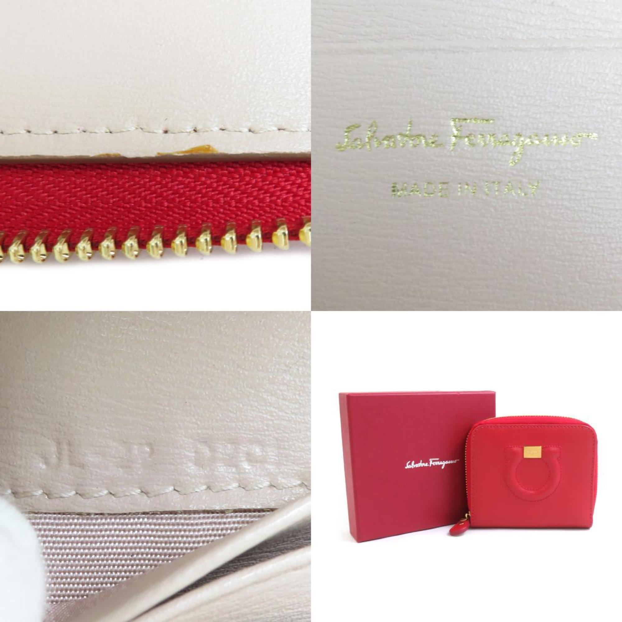 Salvatore Ferragamo Red Color Leather Wallet (Bi-Fold) (Pre-Owned)