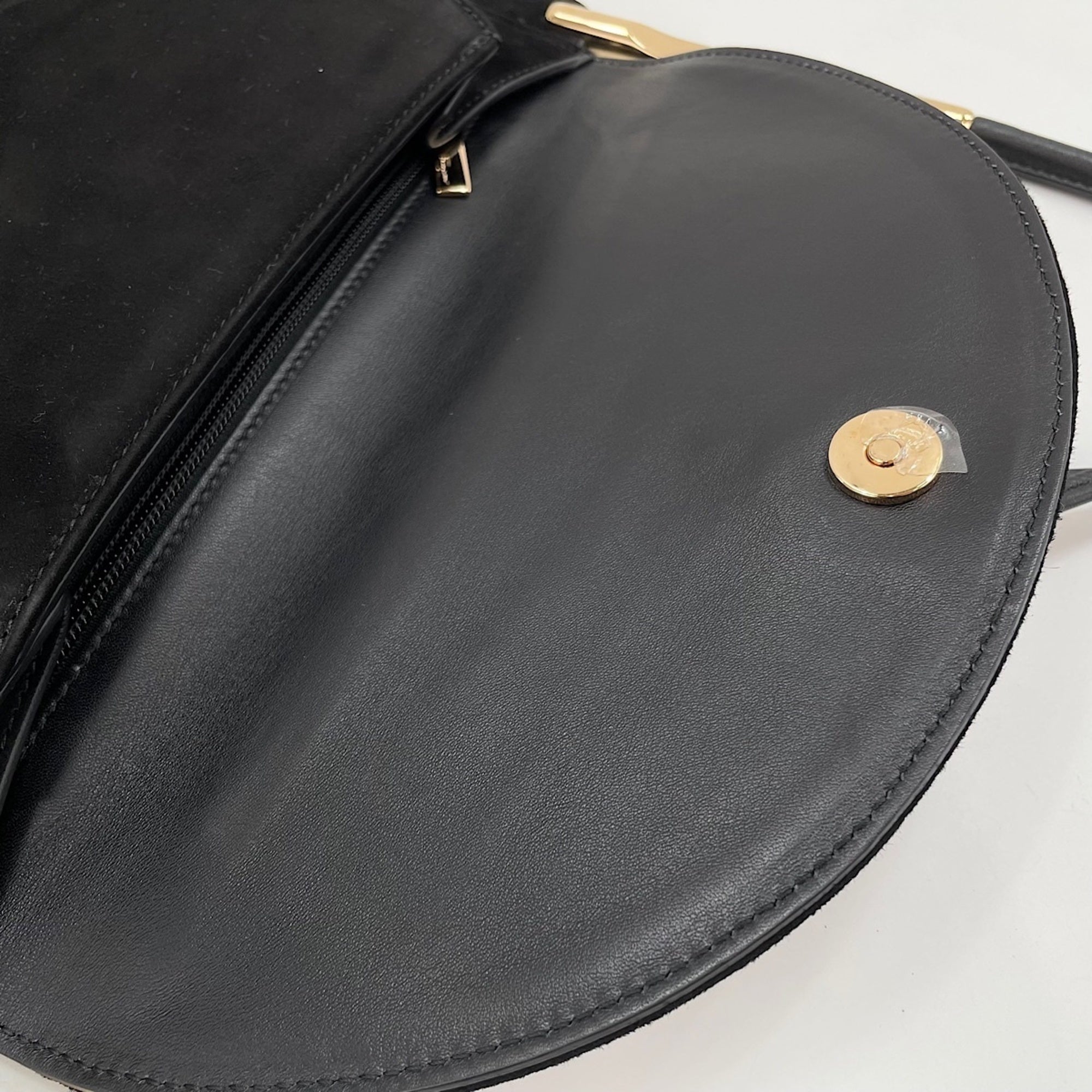 Salvatore Ferragamo Gancini Black Shoulder Bag (Pre-Owned)