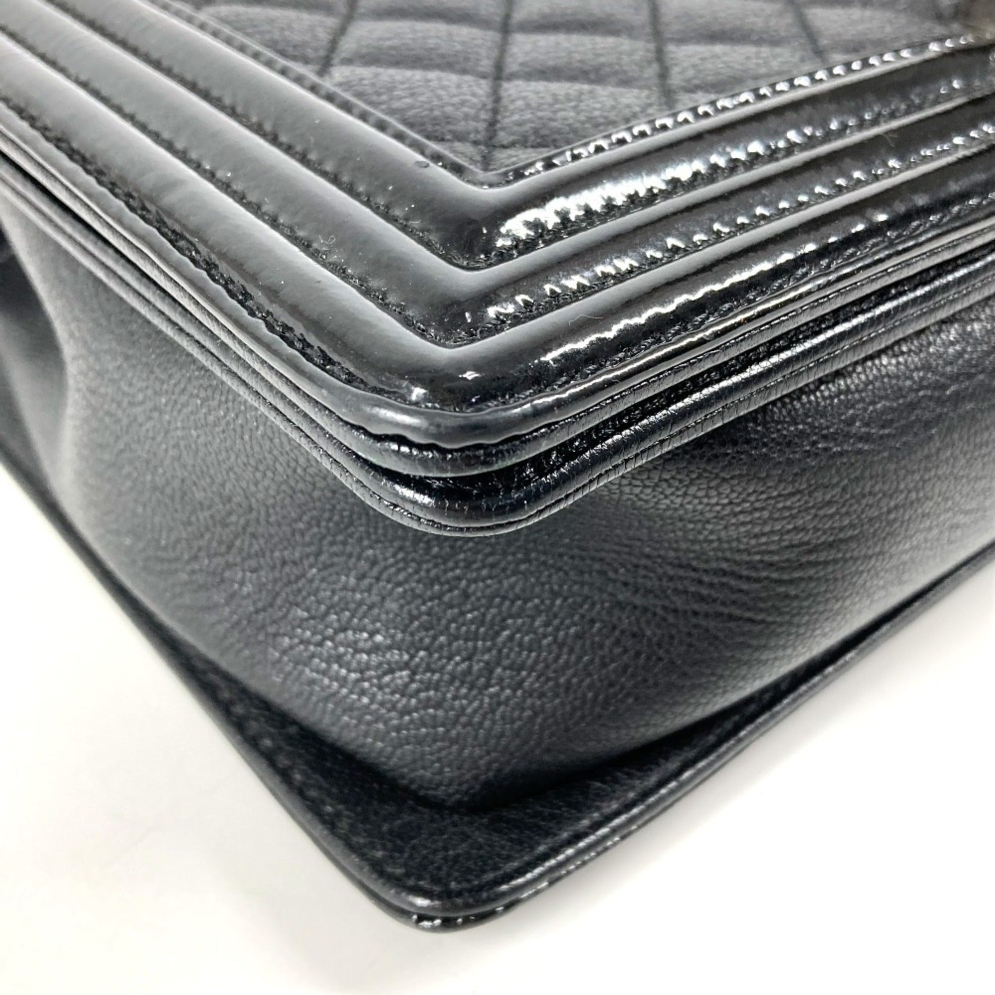 Chanel Matelasse Black Grained Calfskin Shoulder Bag (Pre-Owned)