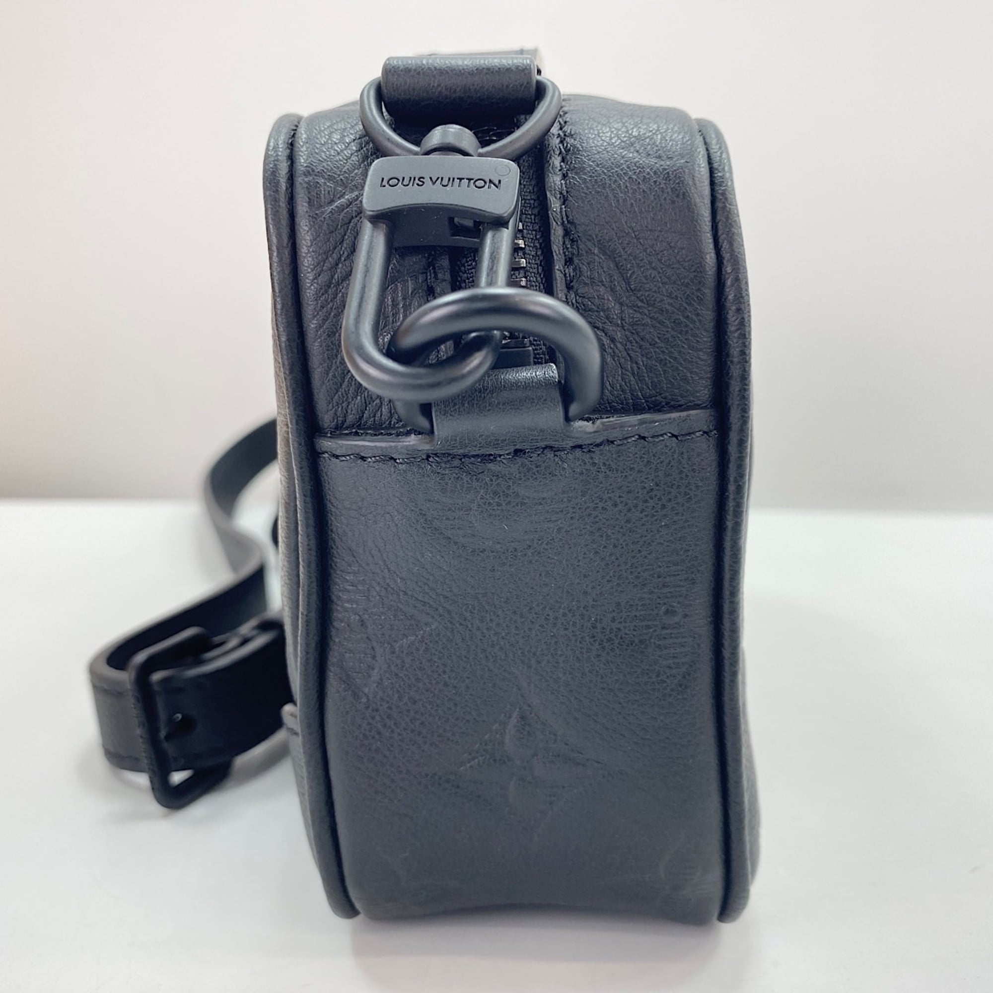 Louis Vuitton Black Shoulder Bag (Pre-Owned)