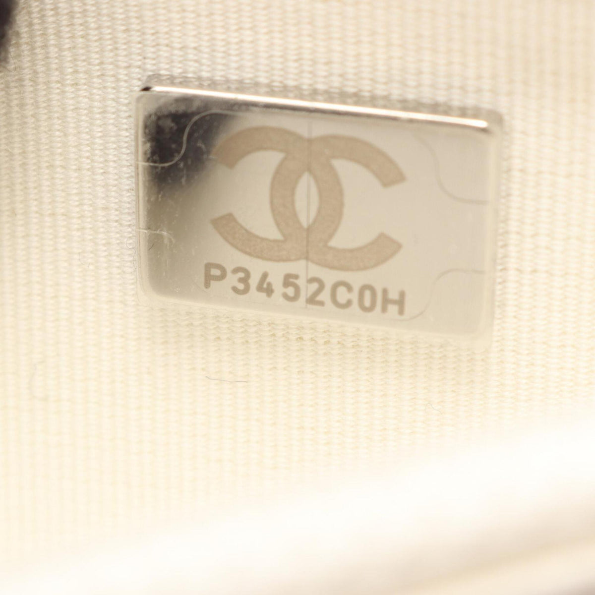Chanel White Grained Calfskin Handbag Shoulder Bag (Pre-Owned)