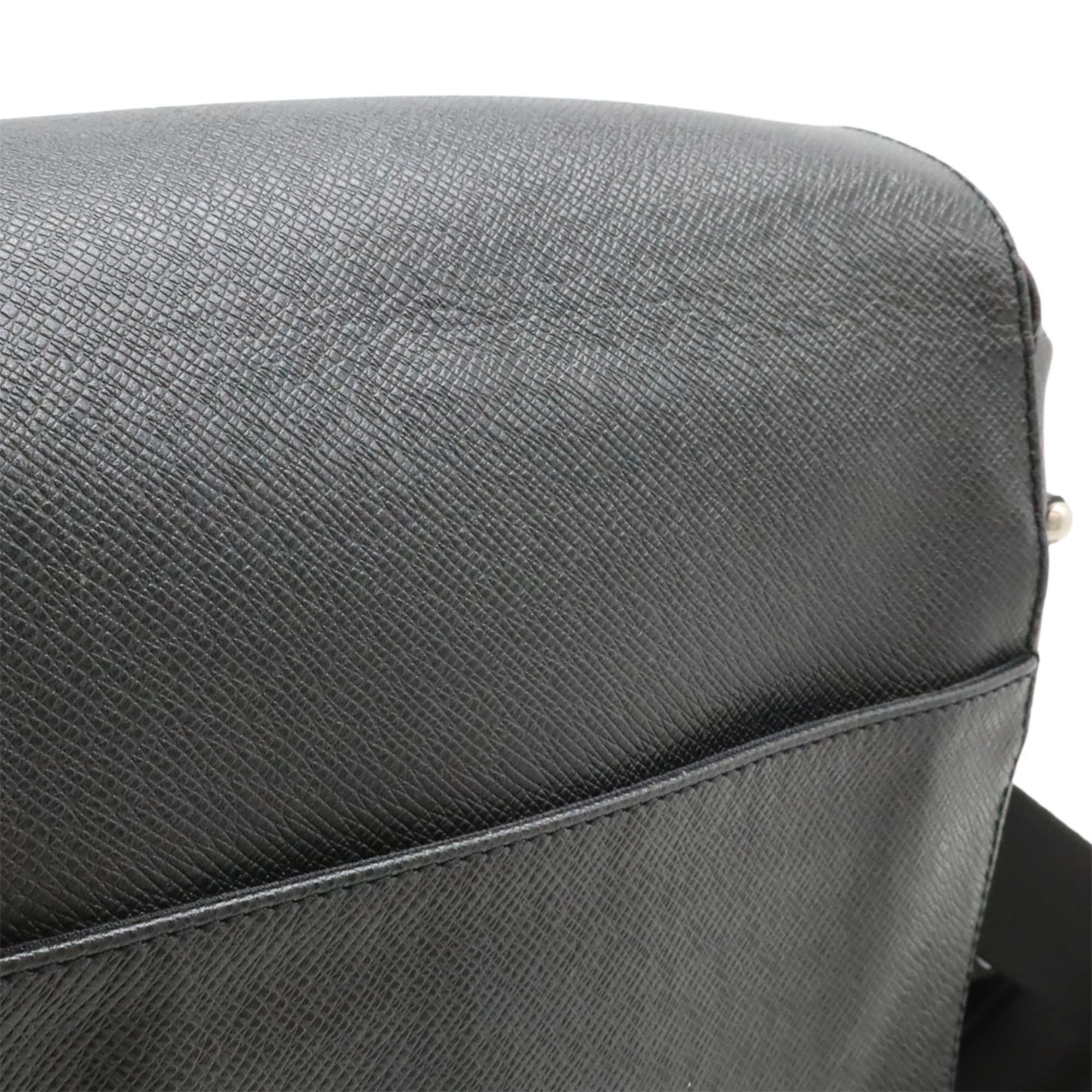 Louis Vuitton Ardoise Black Taiga Leather Leather Shoulder Bag (Pre-Owned)