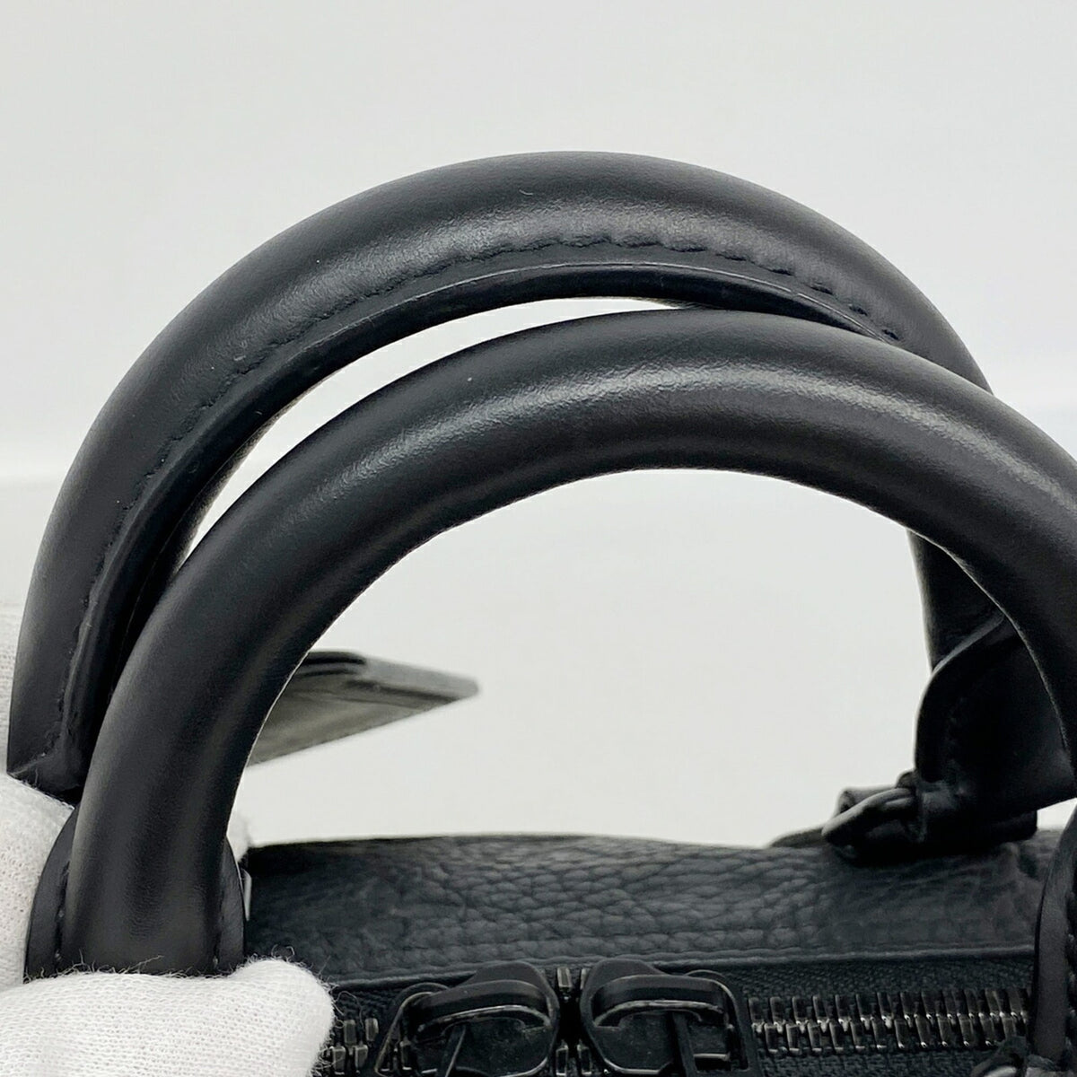 Louis Vuitton Black Handbag (Pre-Owned)