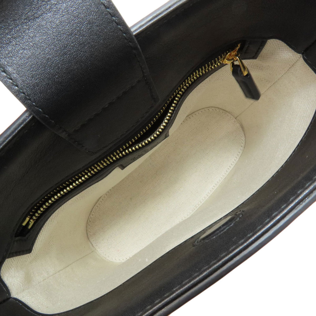 Gucci Black White Canvas Shoulder Bag (Pre-Owned)