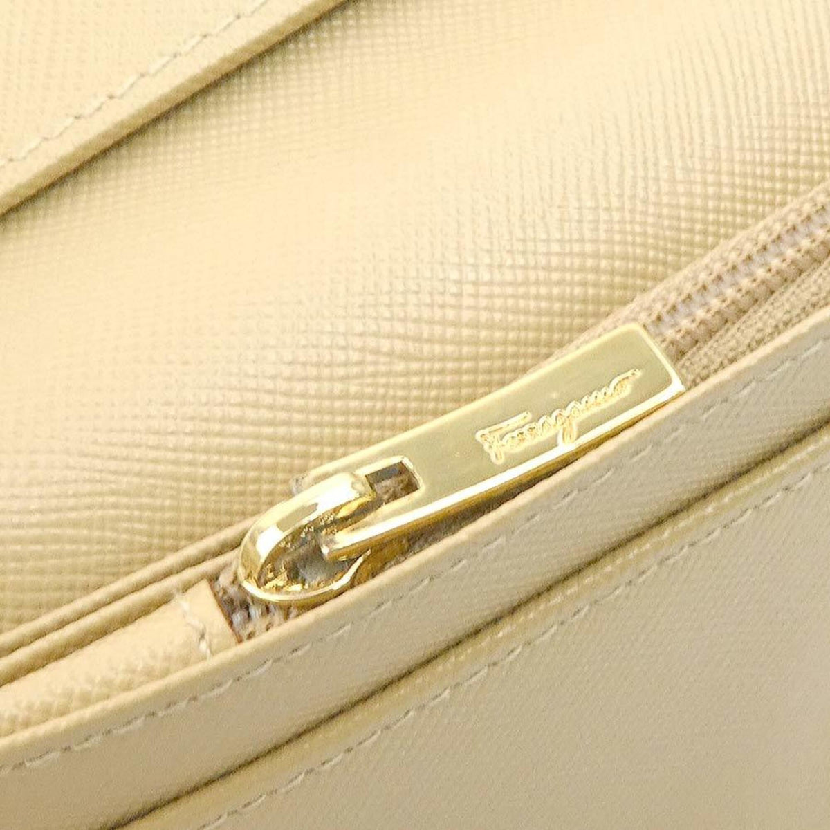 Salvatore Ferragamo Beige Leather Long Wallet (Bi-Fold) (Pre-Owned)