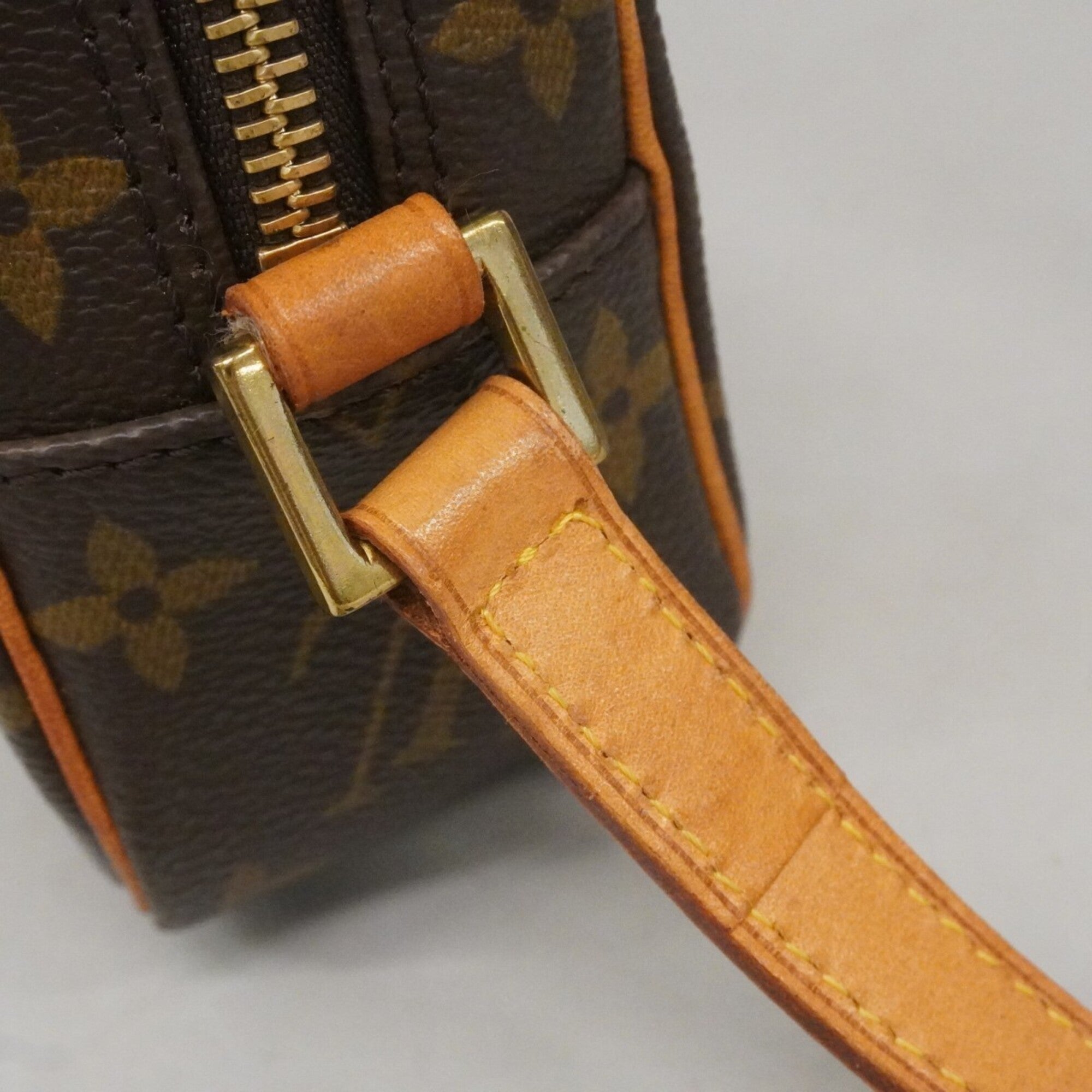 Louis Vuitton Brown Shoulder Bag (Pre-Owned)