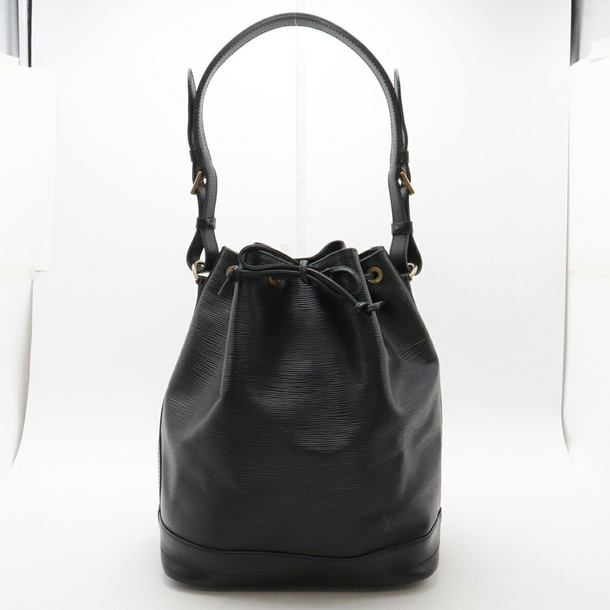 Louis Vuitton Noir Epi Leather Shoulder Bag (Pre-Owned)