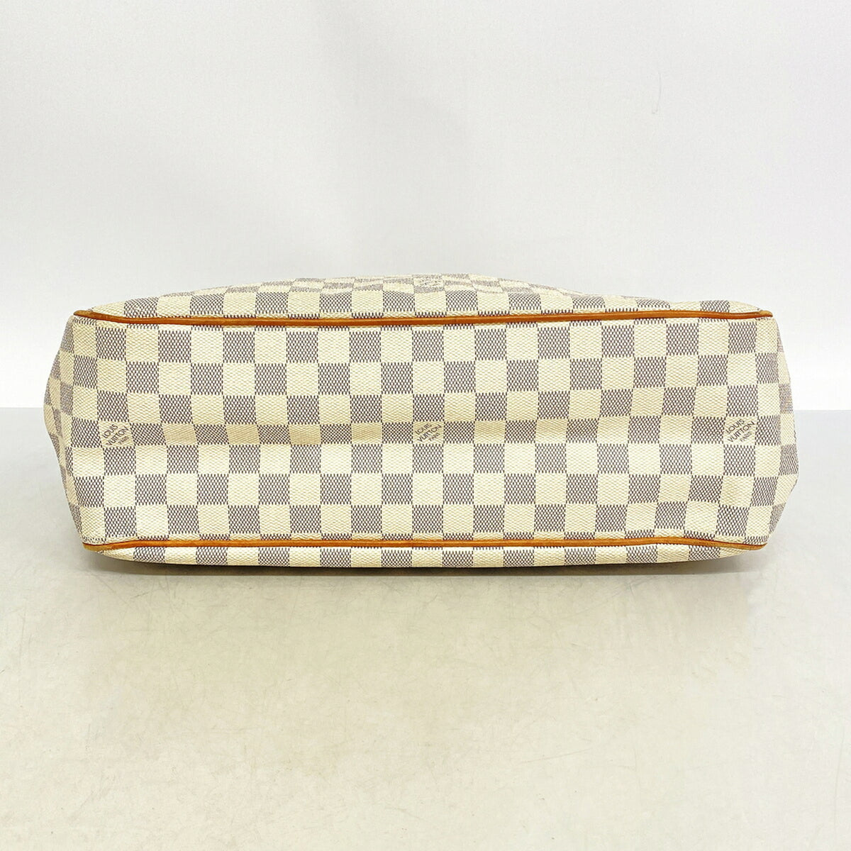 Louis Vuitton White Tote Bag (Pre-Owned)