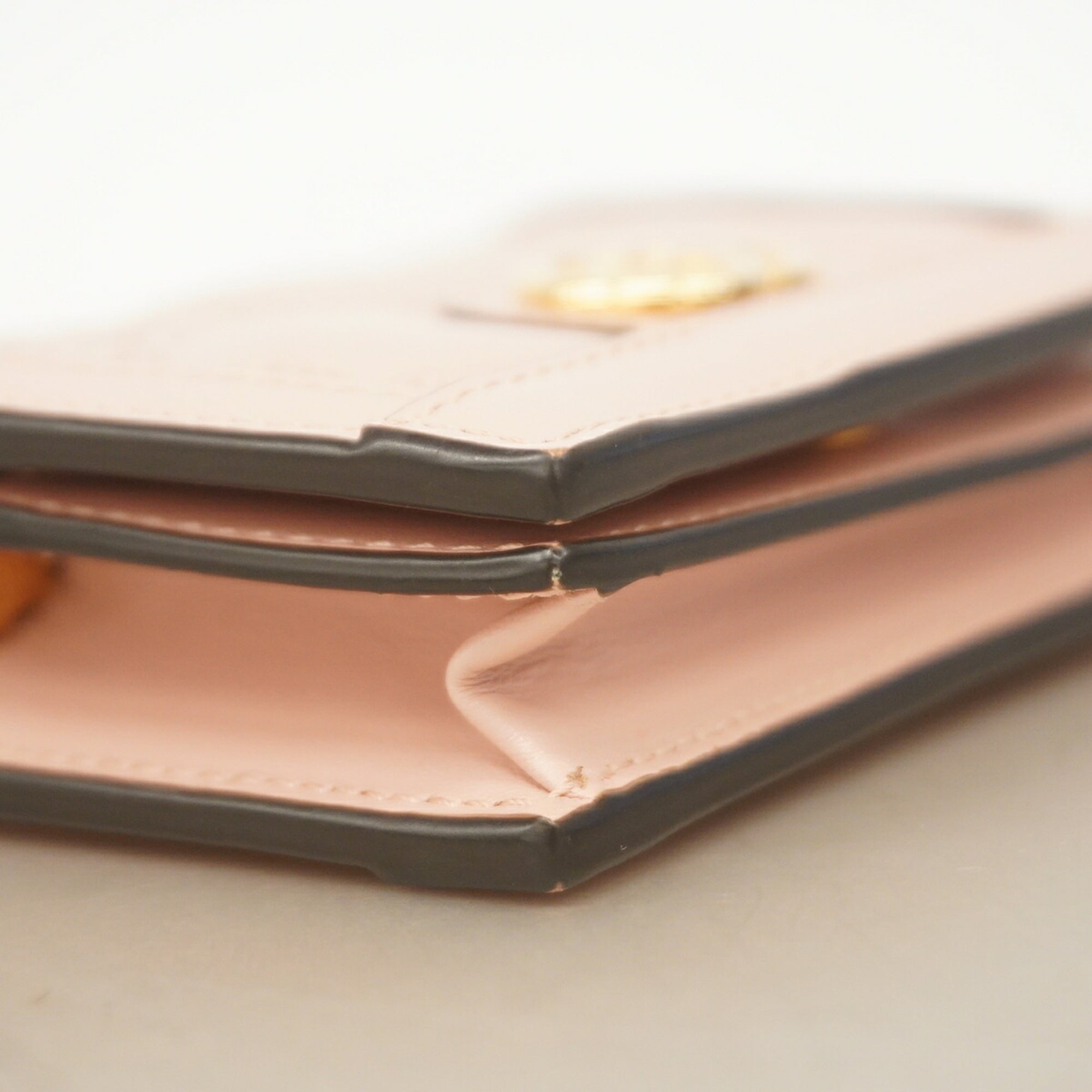 Gucci Pink Leather Wallet (Bi-Fold) (Pre-Owned)