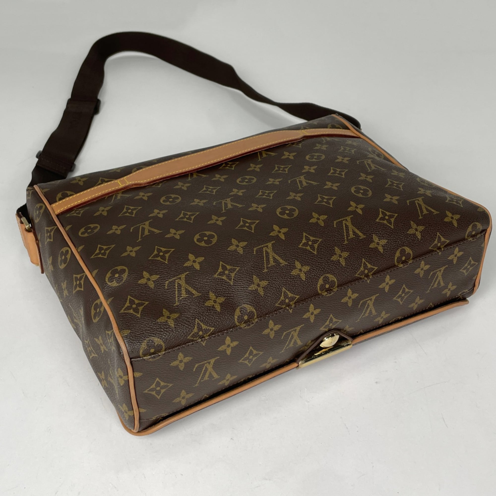 Louis Vuitton Brown Monogram Messenger Bag Shoulder Bag (Pre-Owned)
