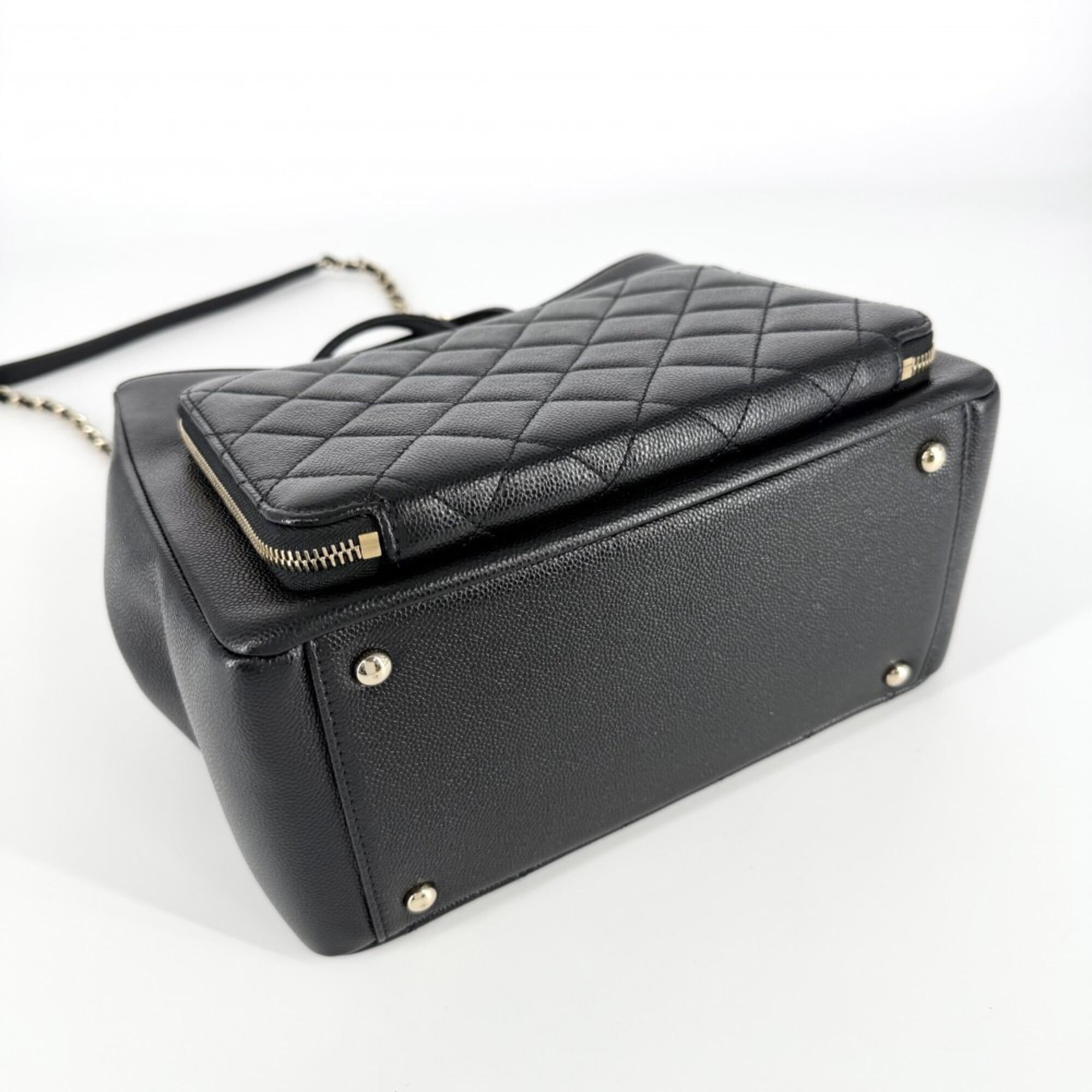 Chanel Matelasse Black Grained Calfskin Handbag Shoulder Bag (Pre-Owned)