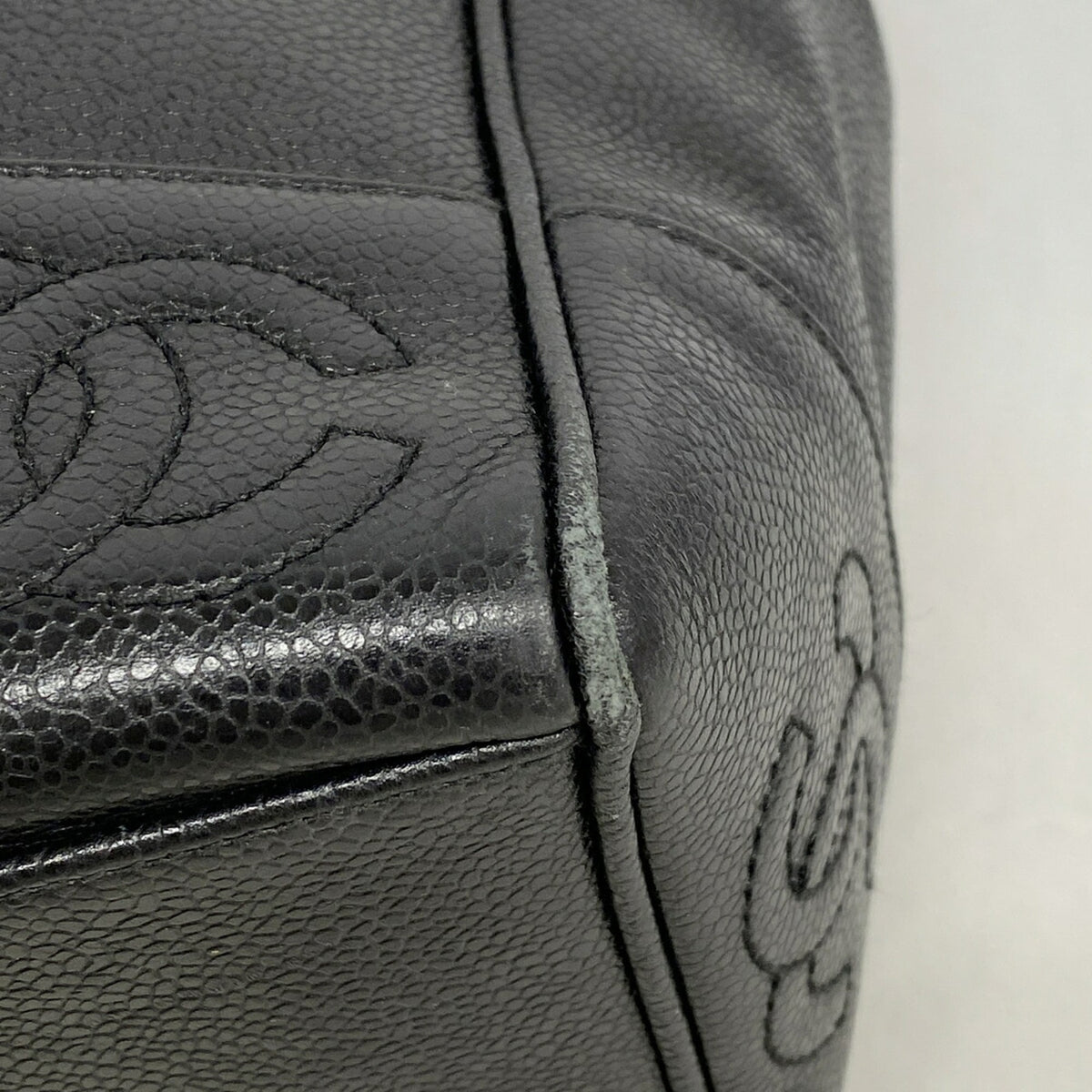 Chanel Black Grained Calfskin Shoulder Bag (Pre-Owned)
