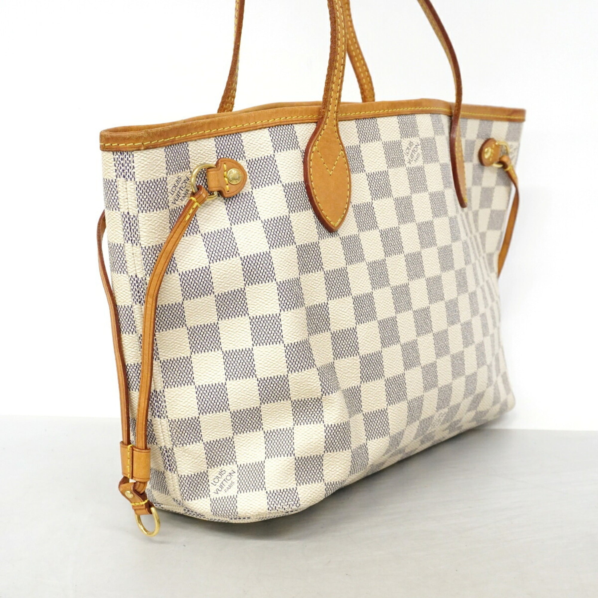 Louis Vuitton White Tote Bag (Pre-Owned)