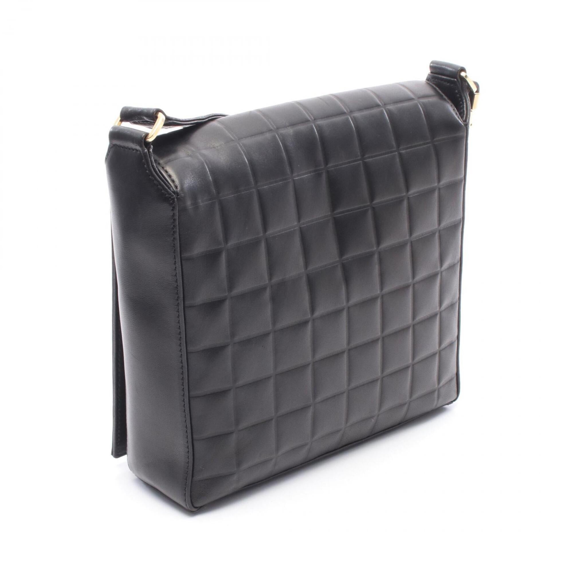 Chanel Black Leather Shoulder Bag (Pre-Owned)