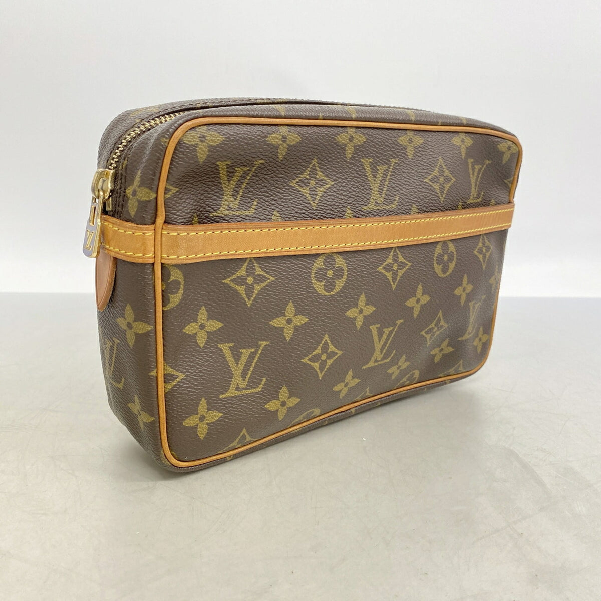 Louis Vuitton Brown Clutch Bag (Pre-Owned)