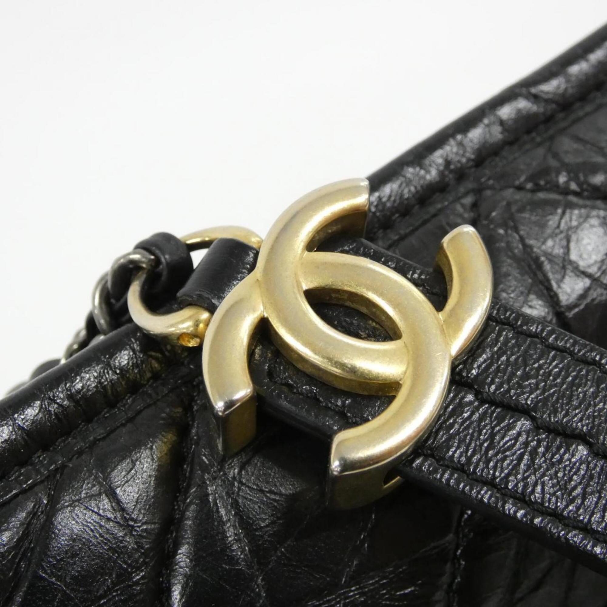 Chanel Black Leather Shoulder Bag (Pre-Owned)