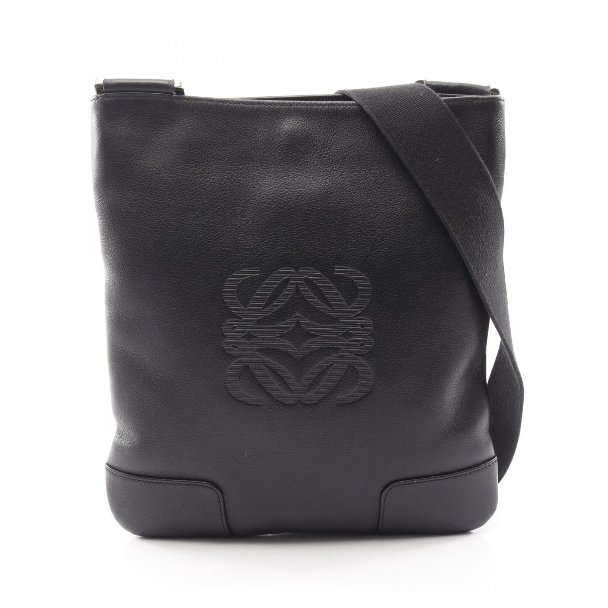 Loewe Black Leather Shoulder Bag (Pre-Owned)