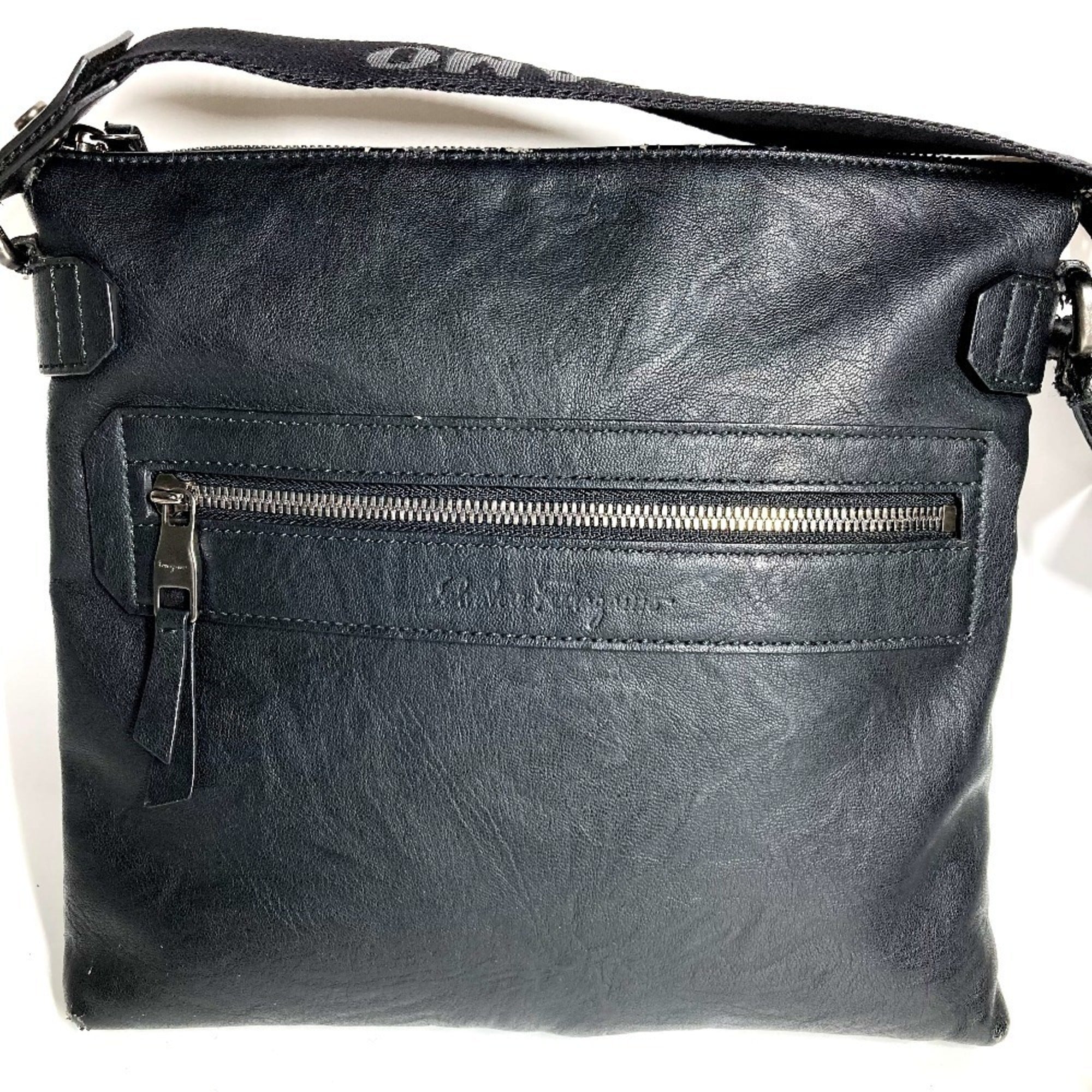 Salvatore Ferragamo Black Leather Shoulder Bag (Pre-Owned)