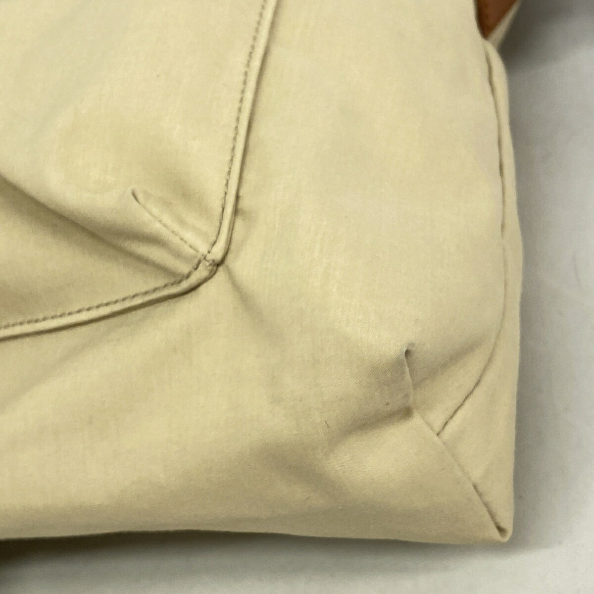 Gucci Beige Nylon Shoulder Bag (Pre-Owned)