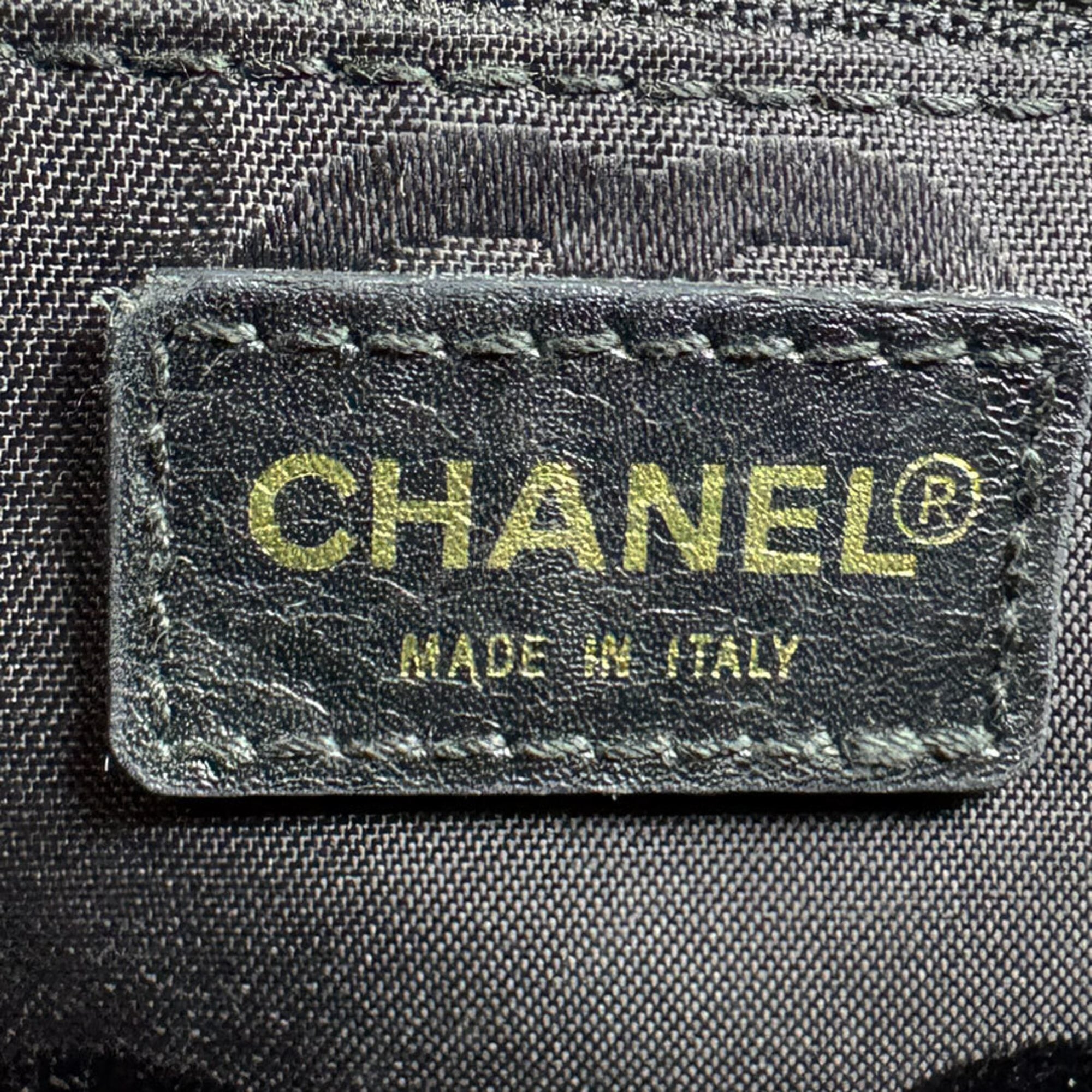 Chanel Black Leather Handbag (Pre-Owned)