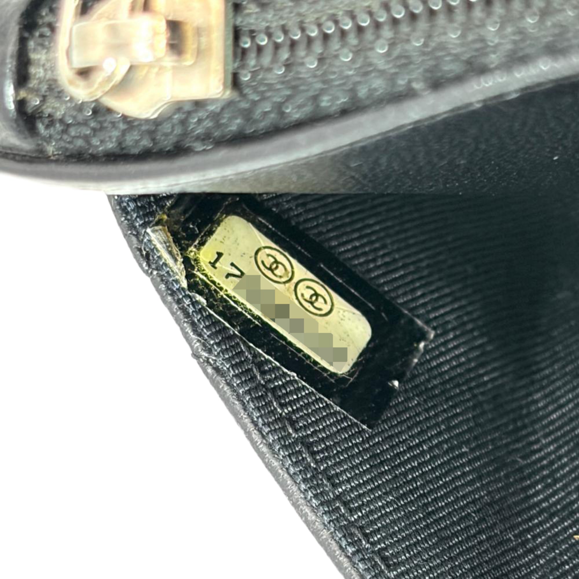 Chanel Black Leather Shoulder Bag (Pre-Owned)
