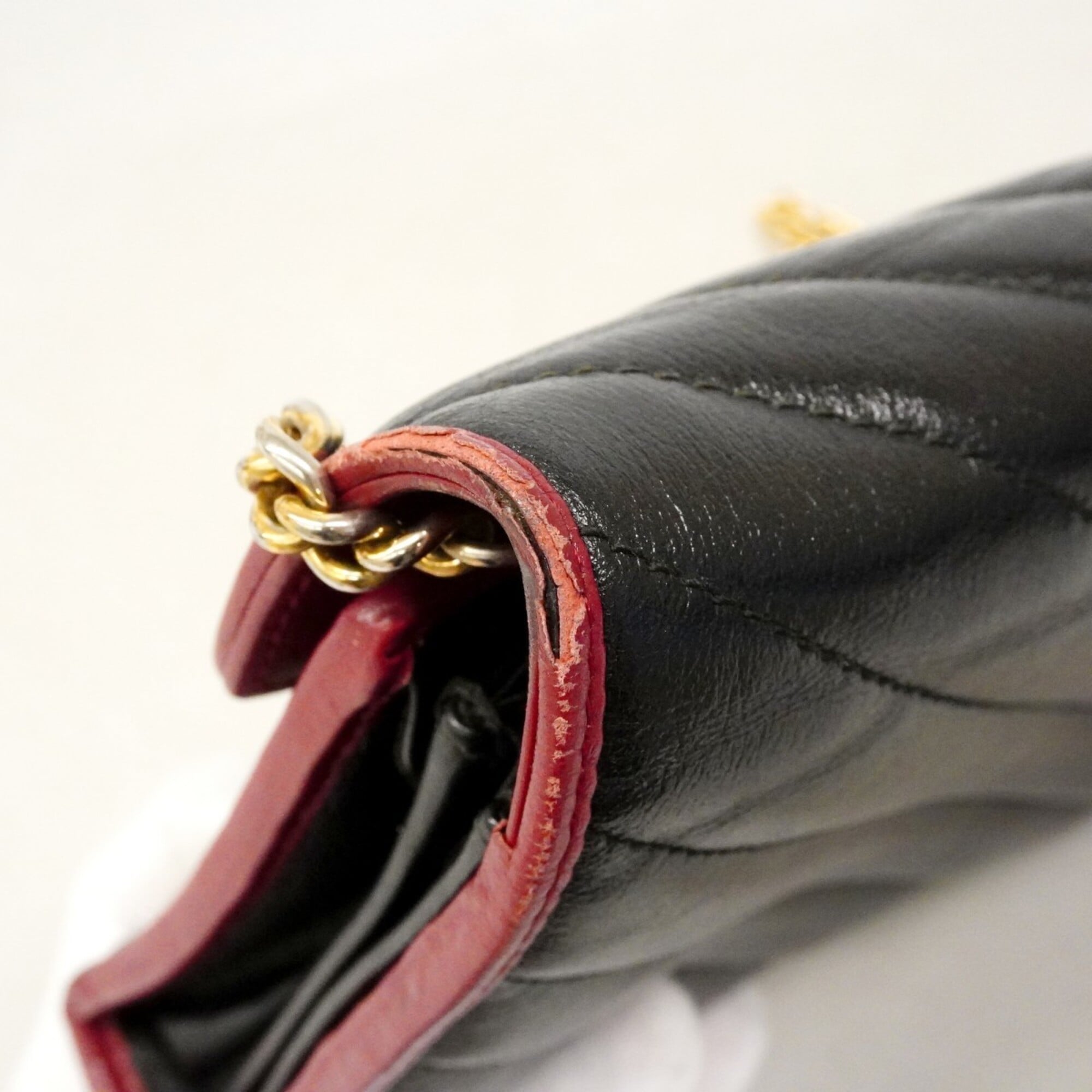 Gucci Black Leather Chain/Shoulder Wallet (Pre-Owned)
