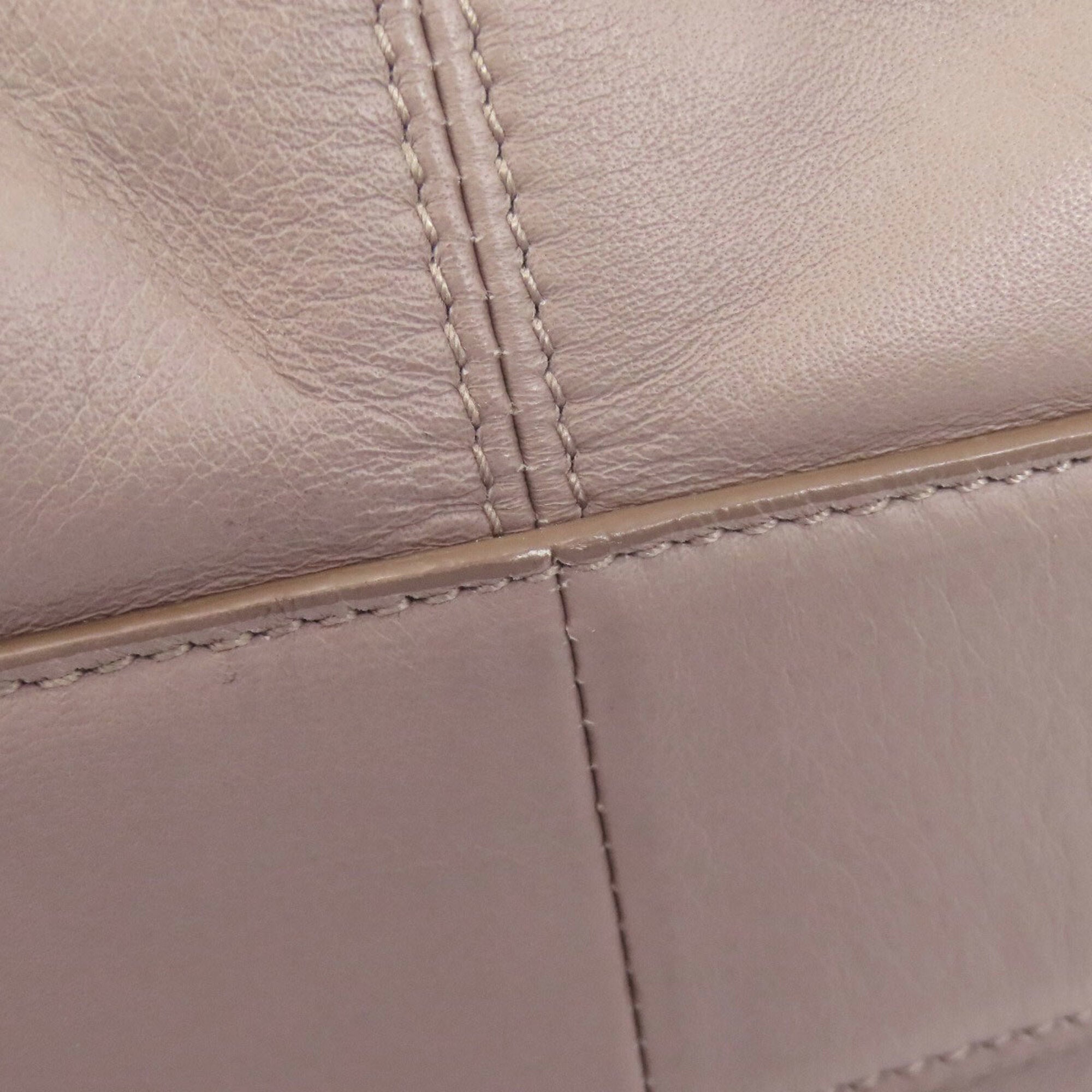 Salvatore Ferragamo Grayish Leather Shoulder Bag (Pre-Owned)