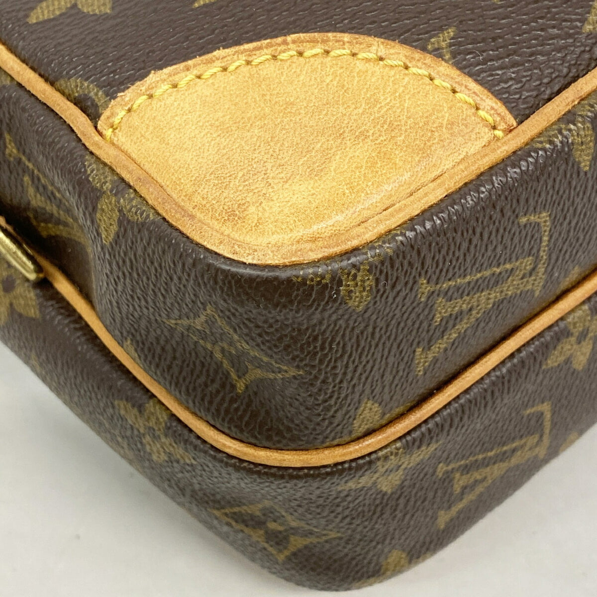 Louis Vuitton Brown Shoulder Bag (Pre-Owned)