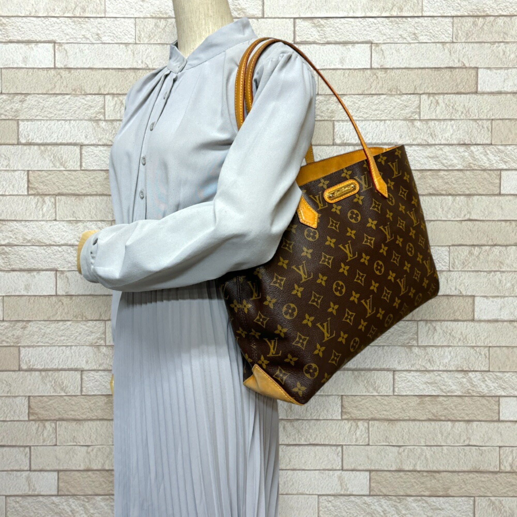 Louis Vuitton Brown Monogram Shoulder Bag (Pre-Owned)